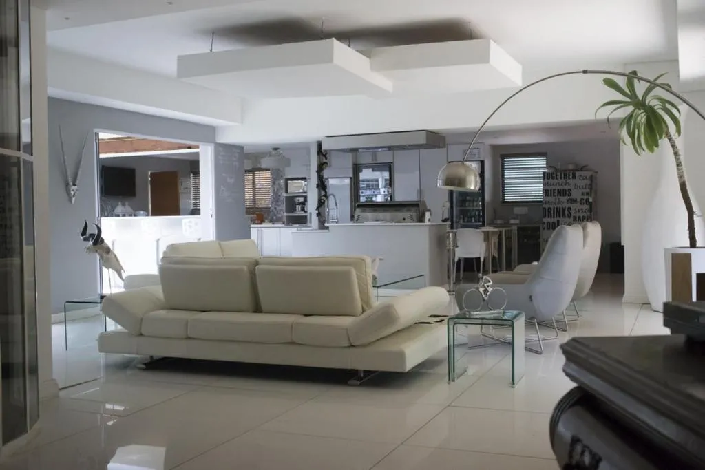 Lounge or bar in Luxury Upmarket Guesthouse 20 on 4th