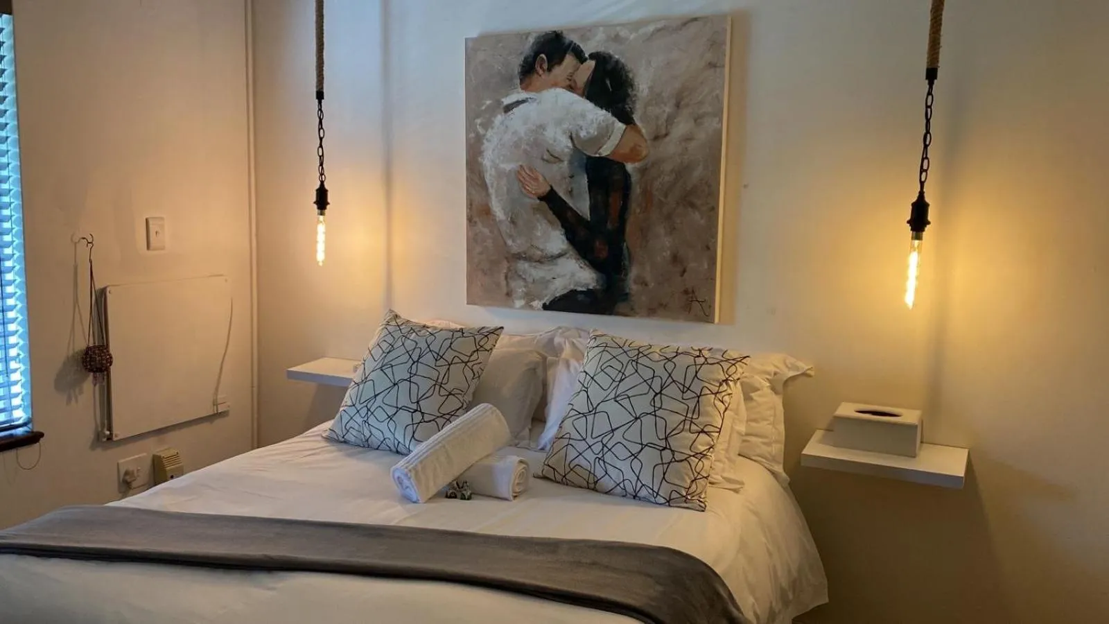 Bed in Luxury Upmarket Guesthouse 20 on 4th
