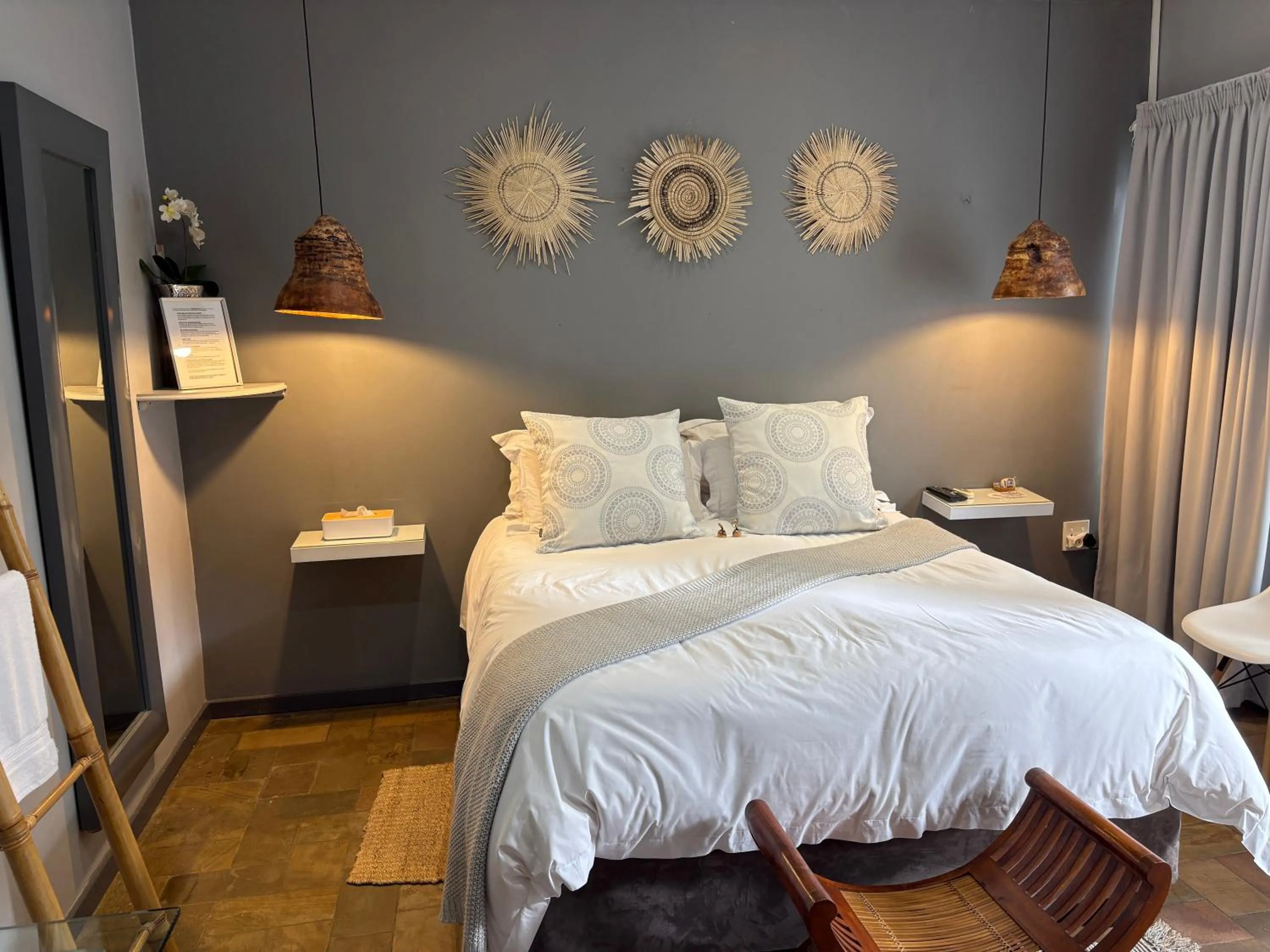 Bed in Luxury Upmarket Guesthouse 20 on 4th