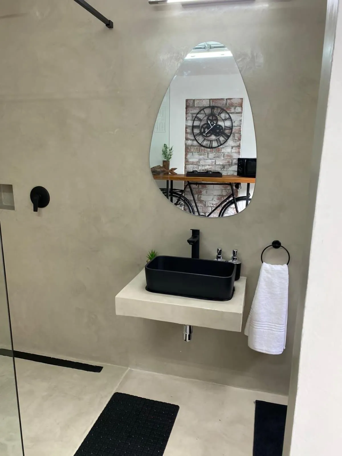 Kitchen or kitchenette in Luxury Upmarket Guesthouse 20 on 4th