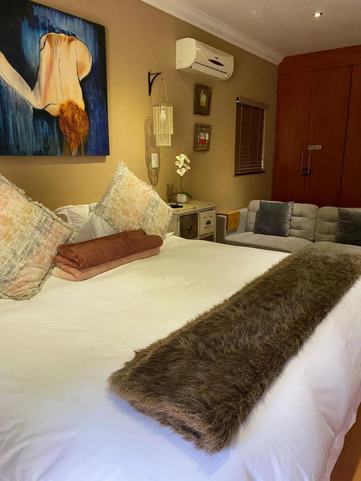 Bedroom, Bed in Luxury Upmarket Guesthouse 20 on 4th