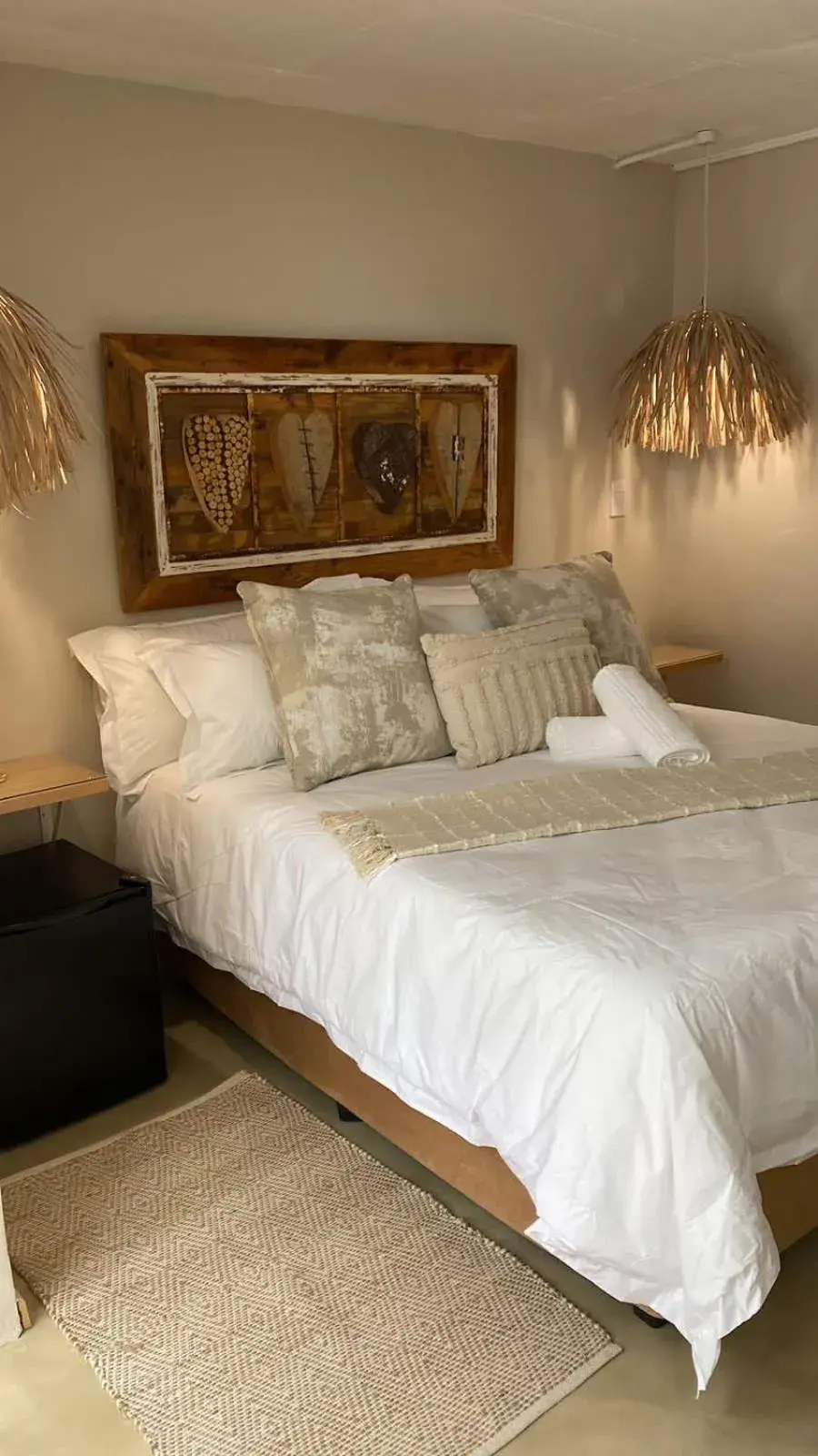 Deluxe Queen Room in Luxury Upmarket Guesthouse 20 on 4th Deluxe Queen Room in Luxury Upmarket Guesthouse 20 on 4th