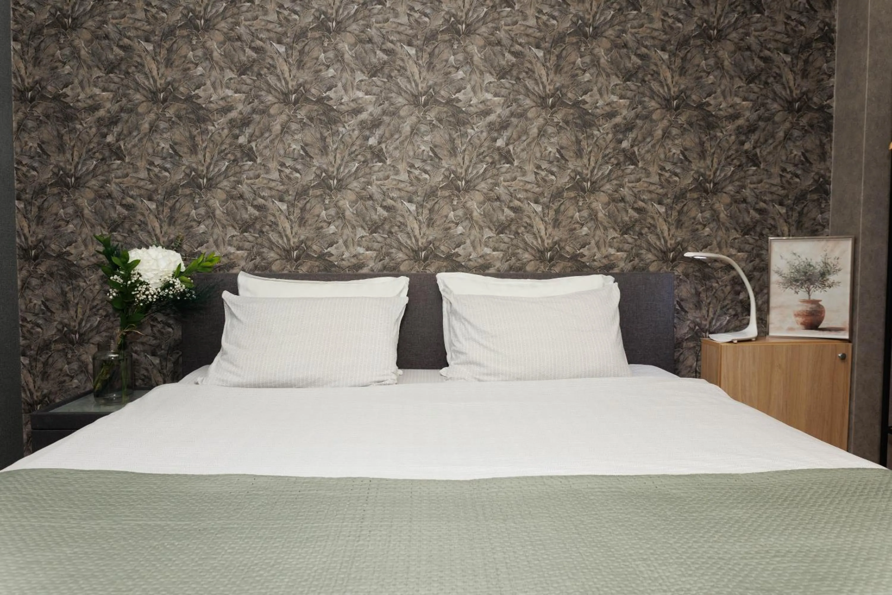 Bed in City Center Apartments with Parking