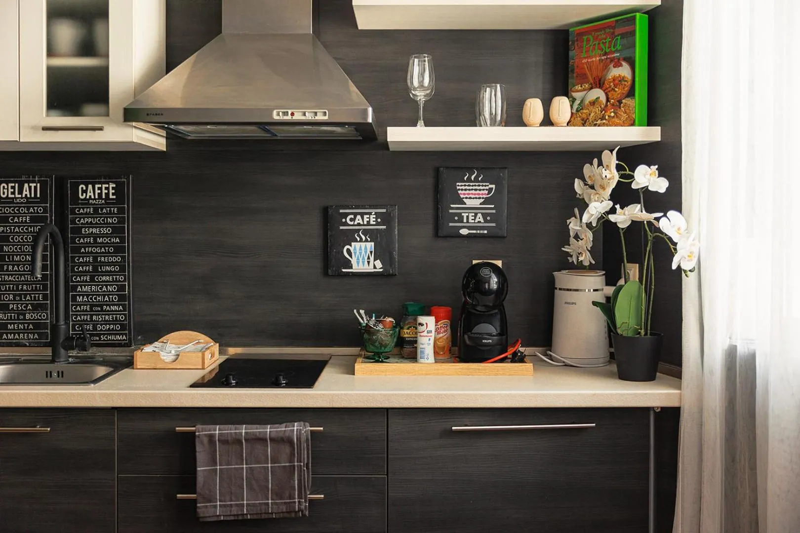 Kitchen or kitchenette in City Center Apartments with Parking