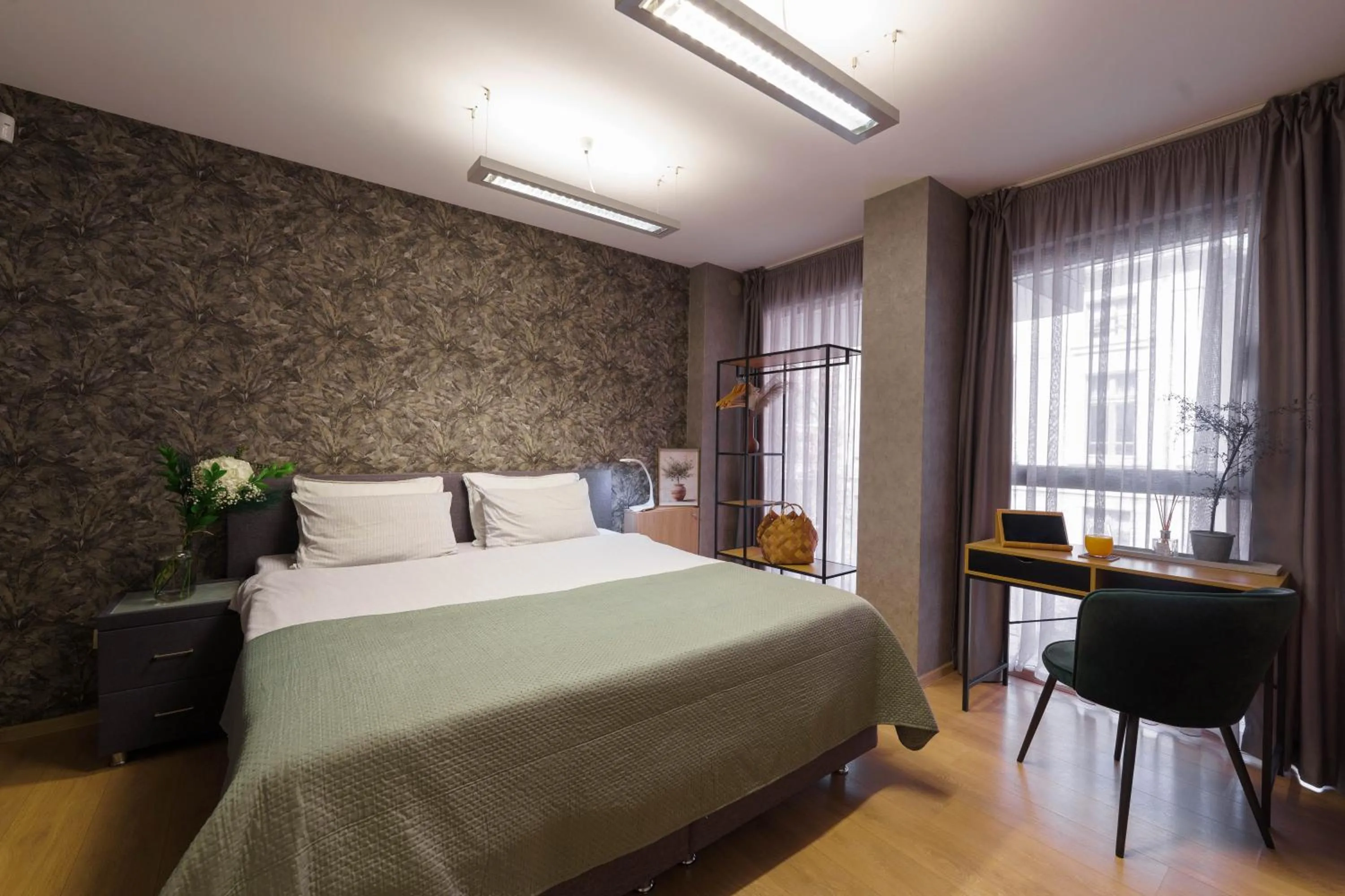 Bed in City Center Apartments with Parking