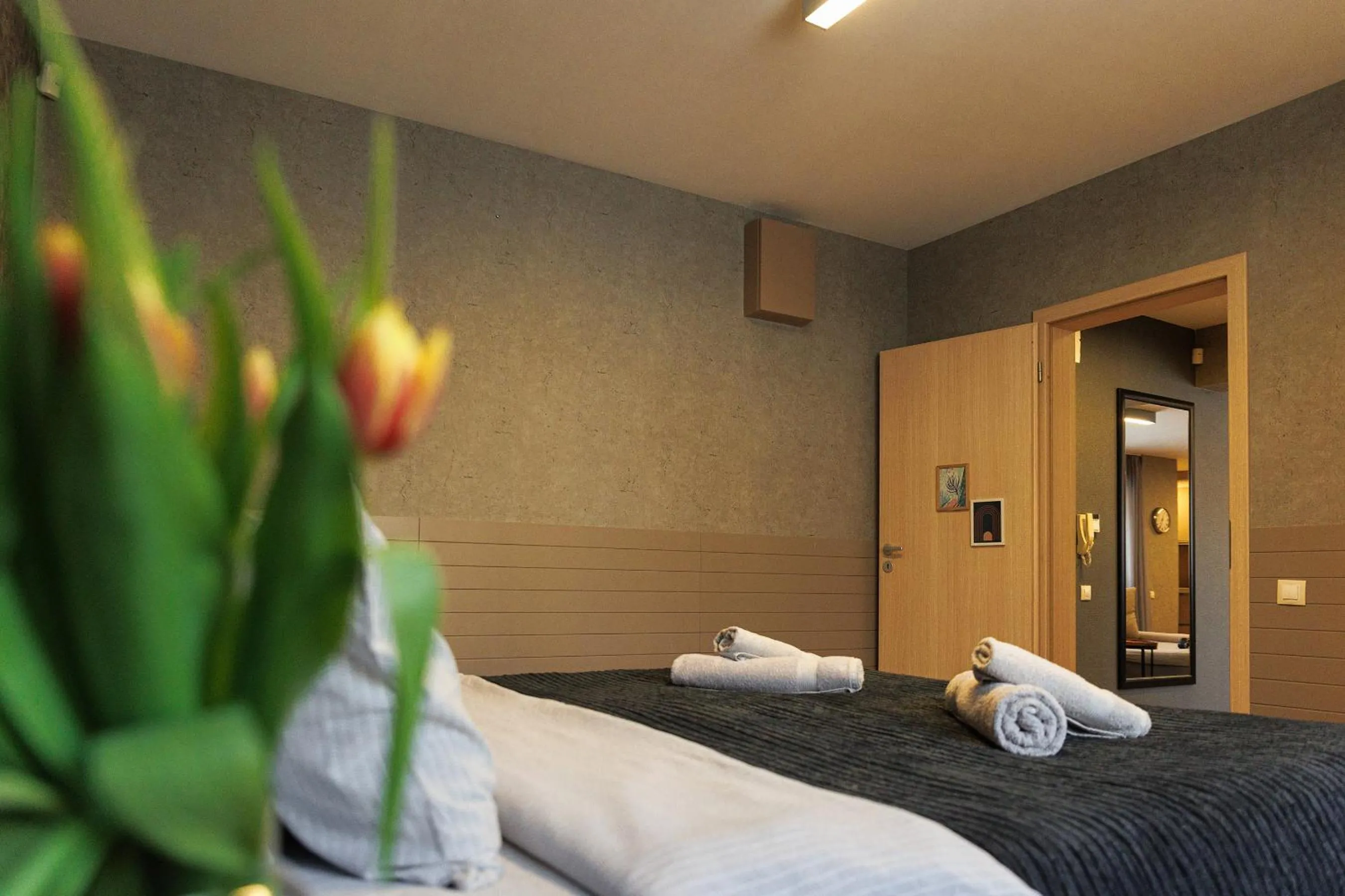 Bed in City Center Apartments with Parking