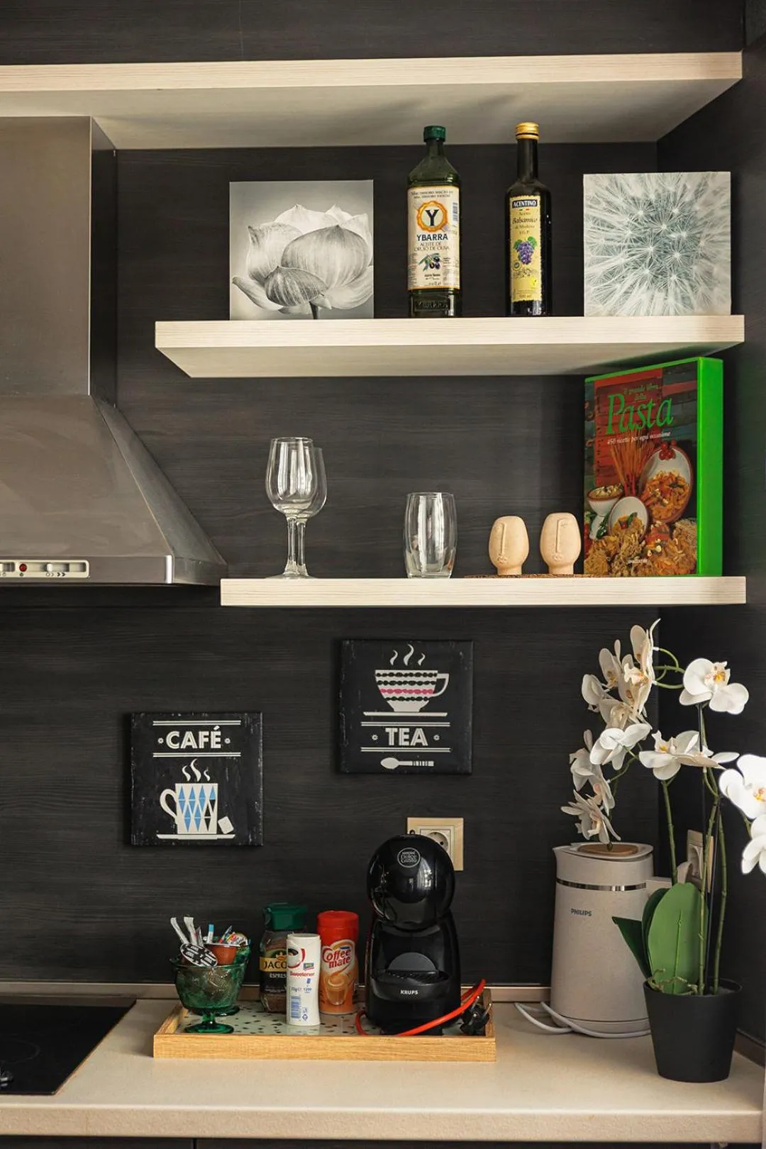 Kitchen or kitchenette in City Center Apartments with Parking