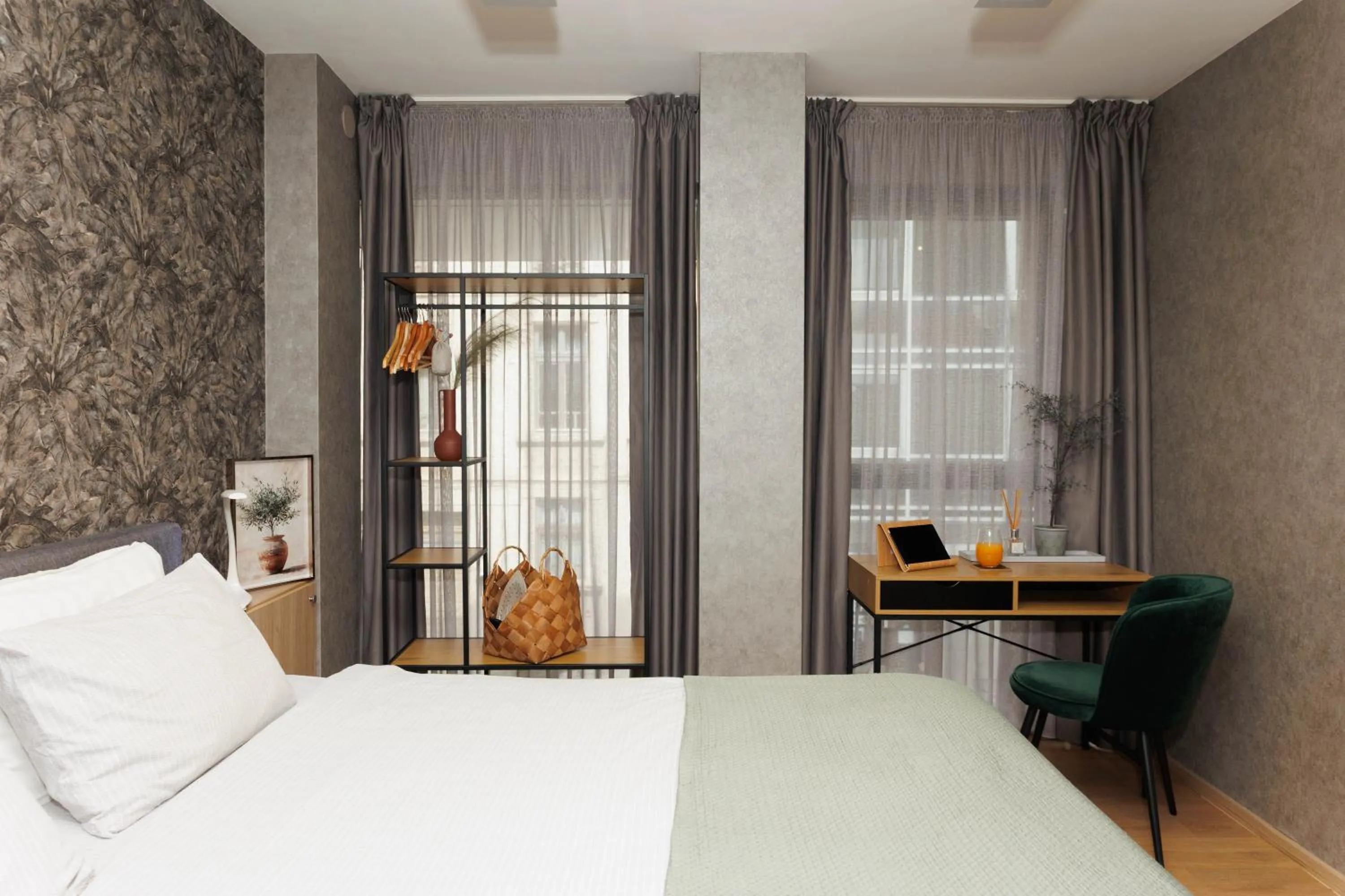 Bed in City Center Apartments with Parking