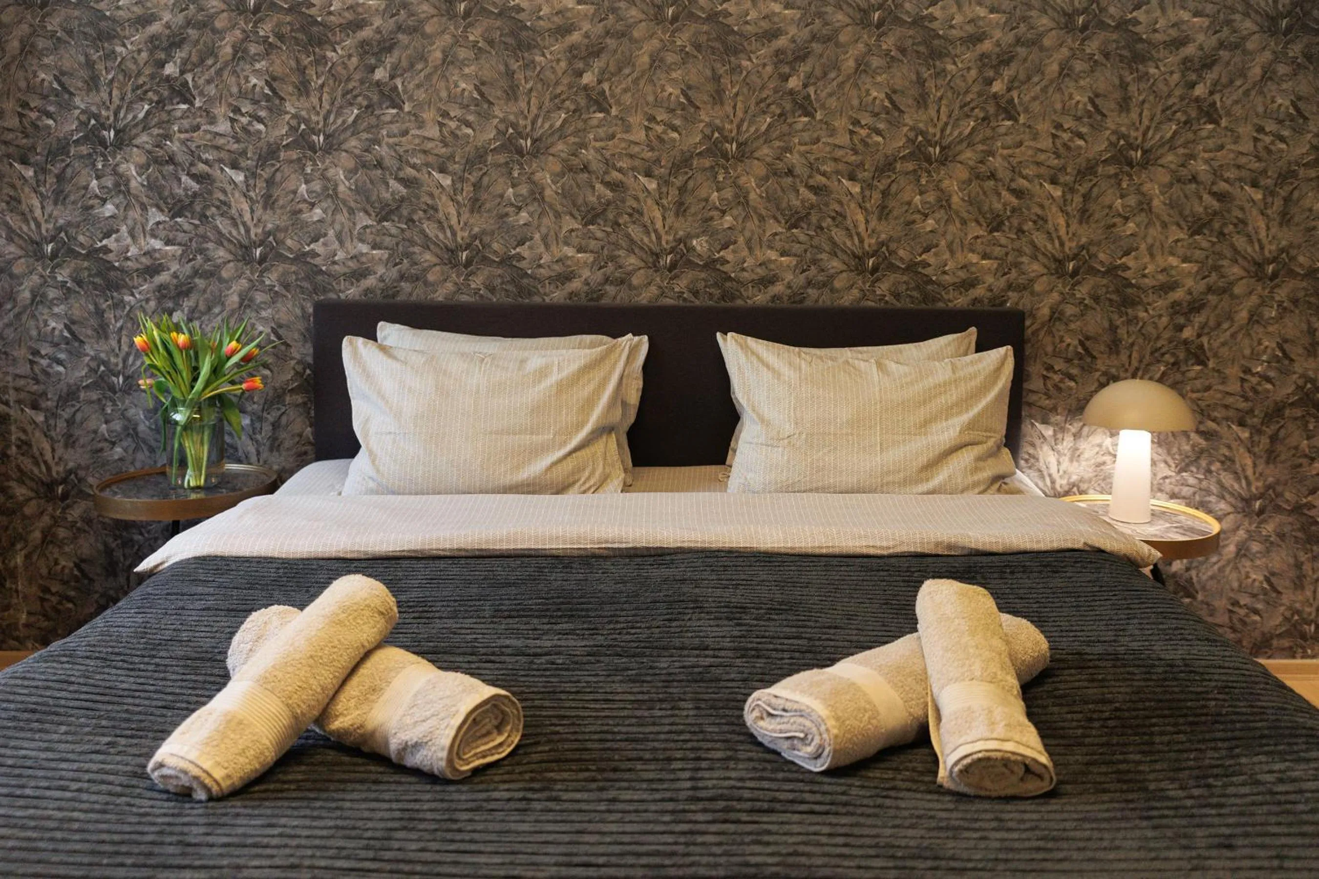 Bed in City Center Apartments with Parking