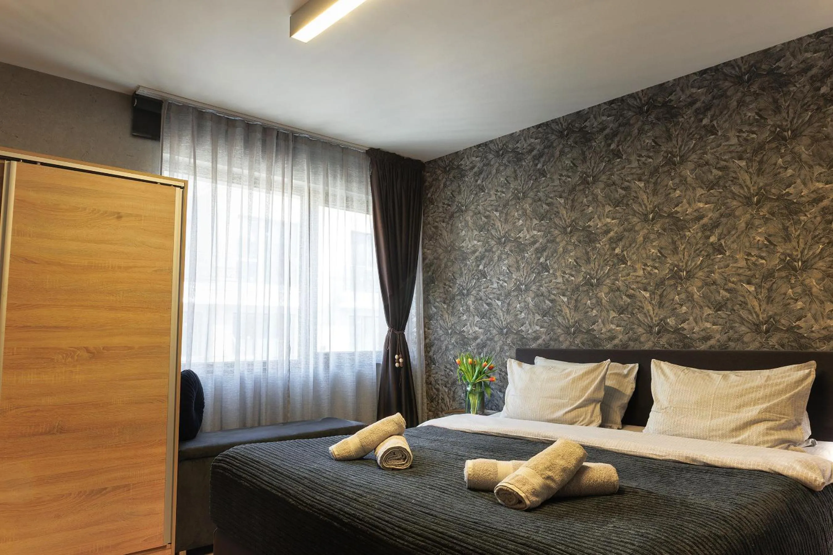 Bed in City Center Apartments with Parking