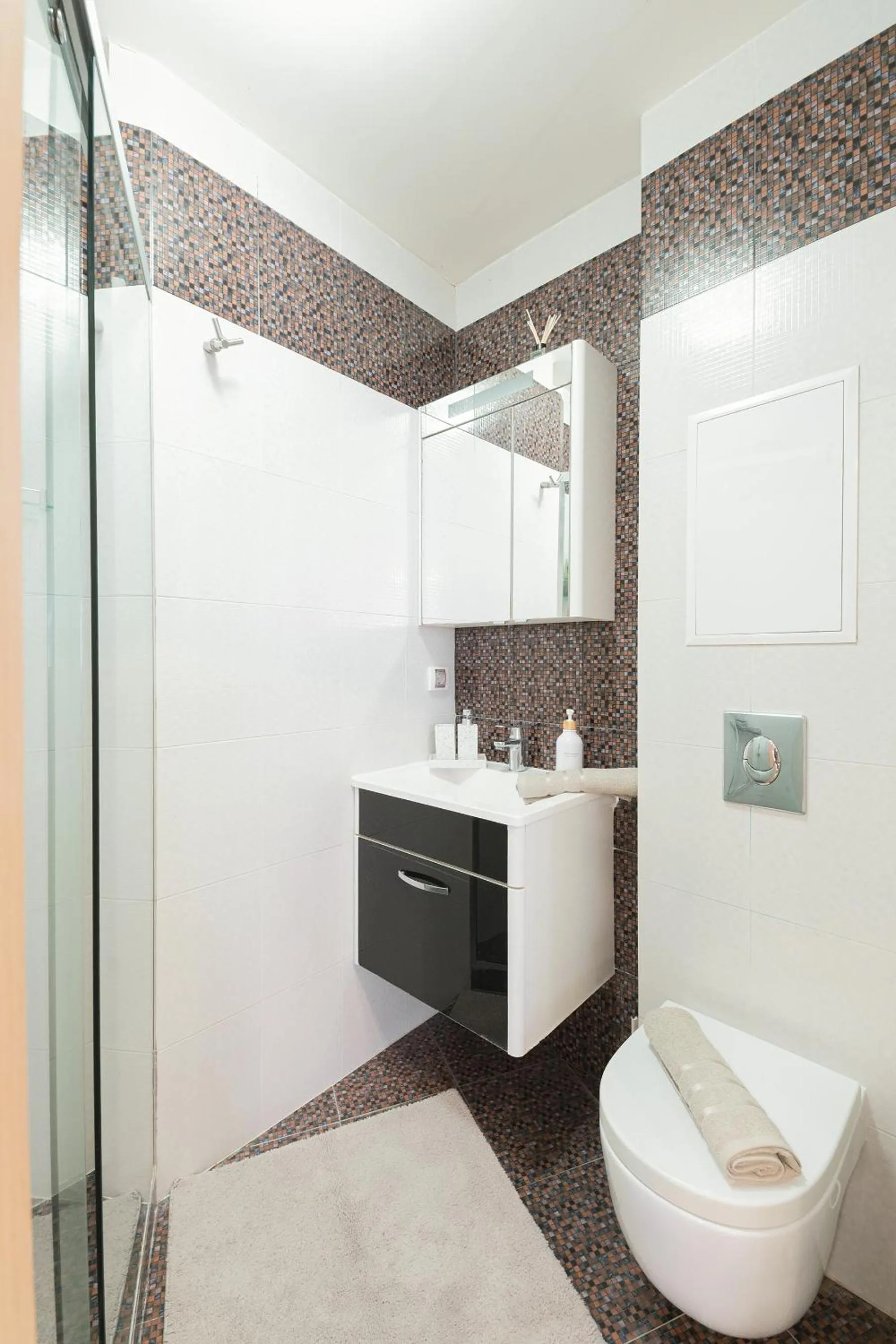 Bathroom in City Center Apartments with Parking