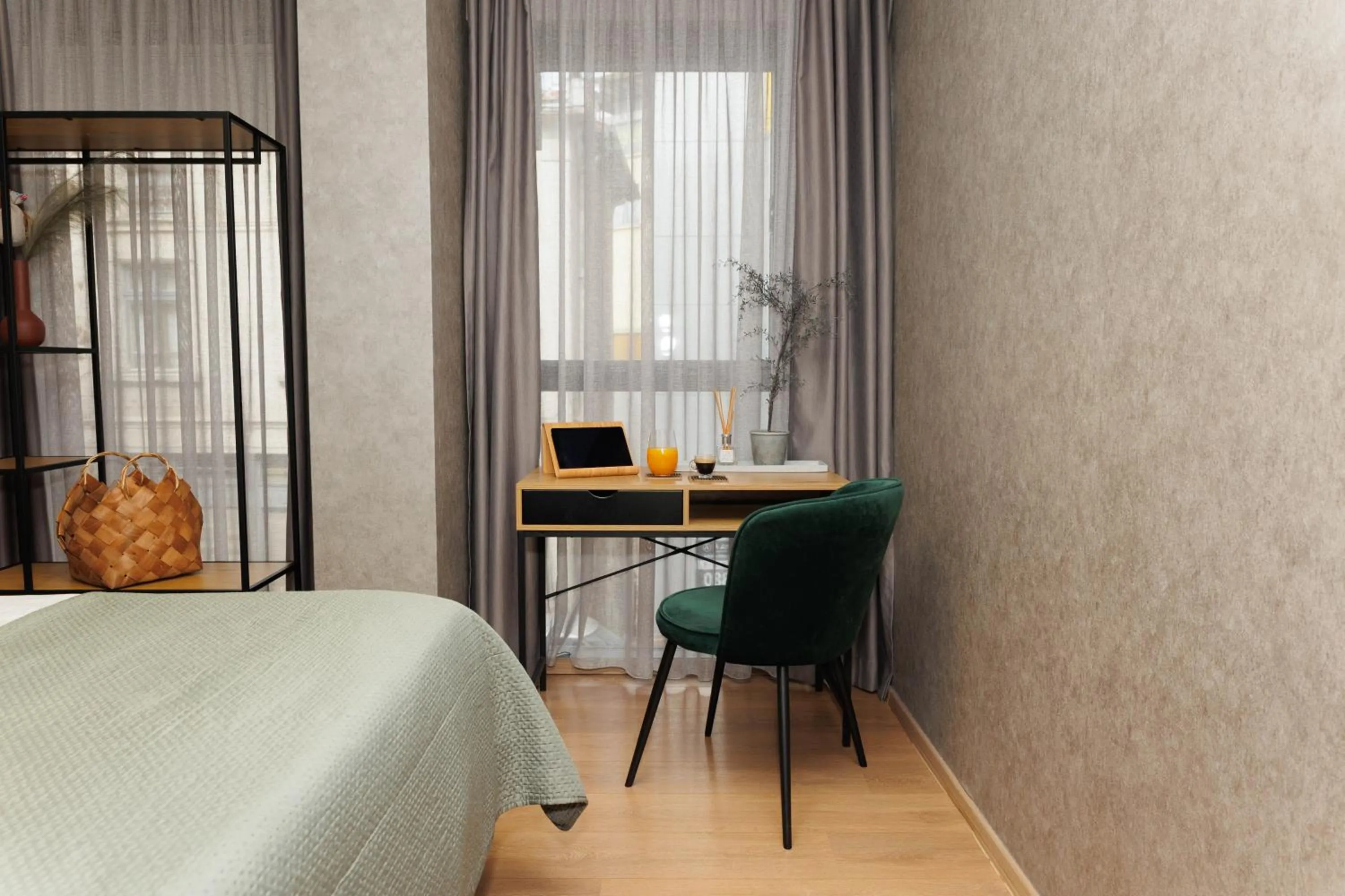 Bed in City Center Apartments with Parking