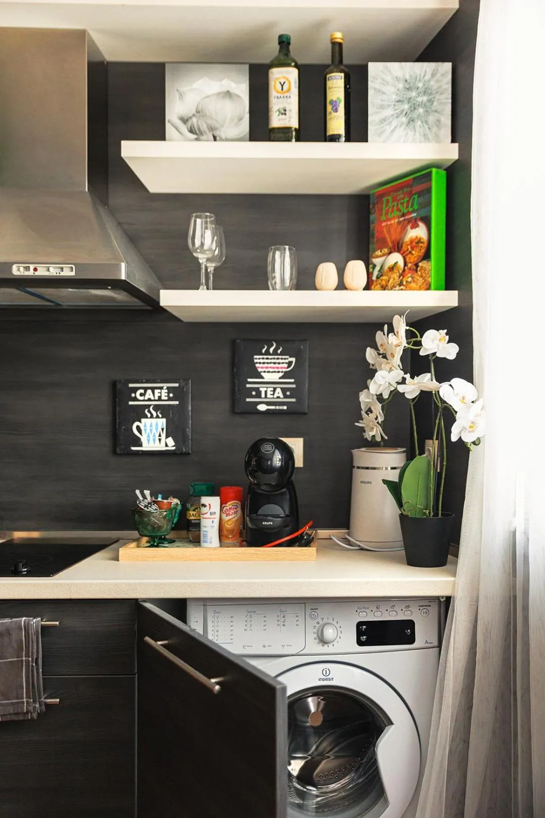Kitchen or kitchenette in City Center Apartments with Parking