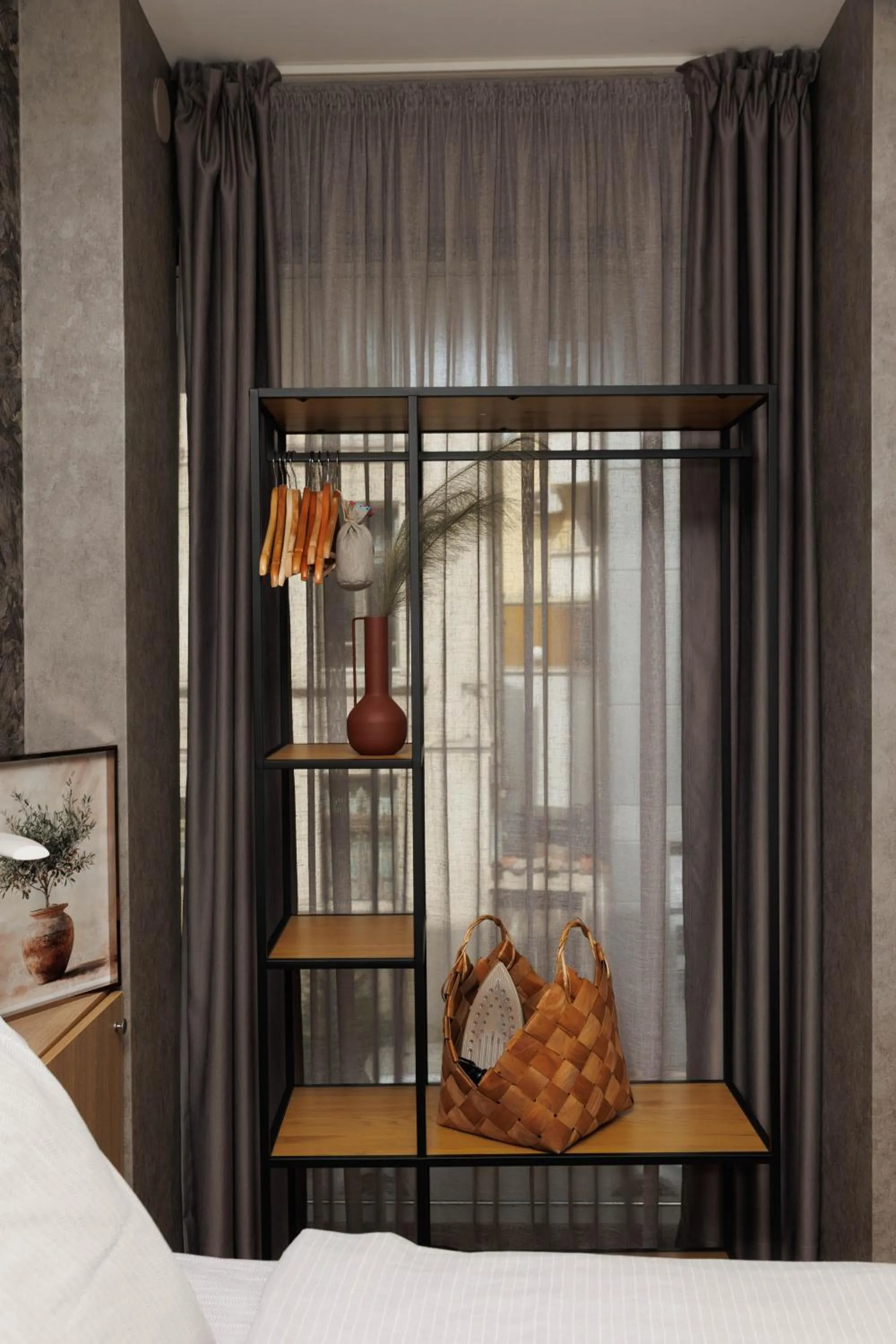 Bed in City Center Apartments with Parking