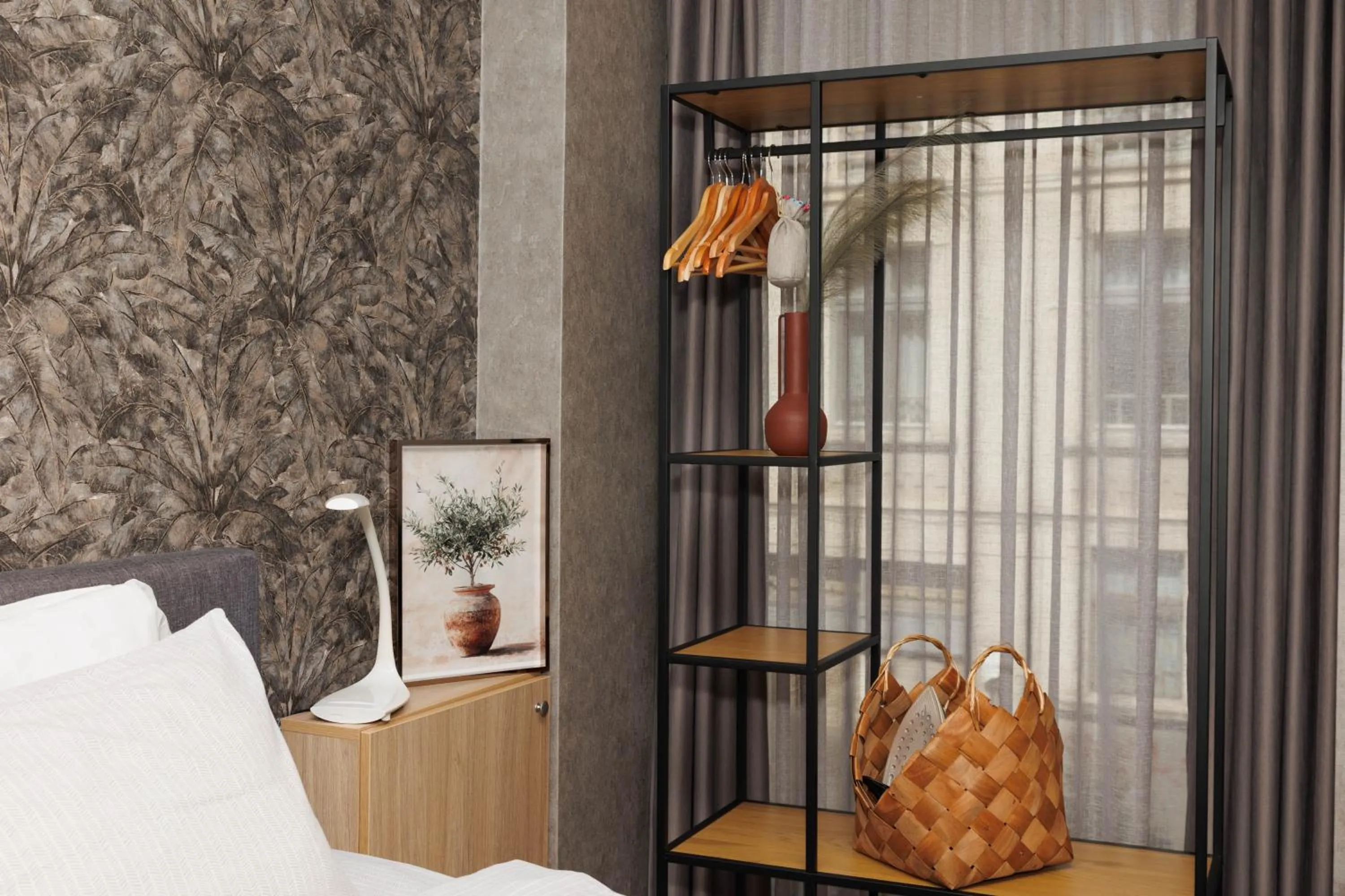 Bed in City Center Apartments with Parking