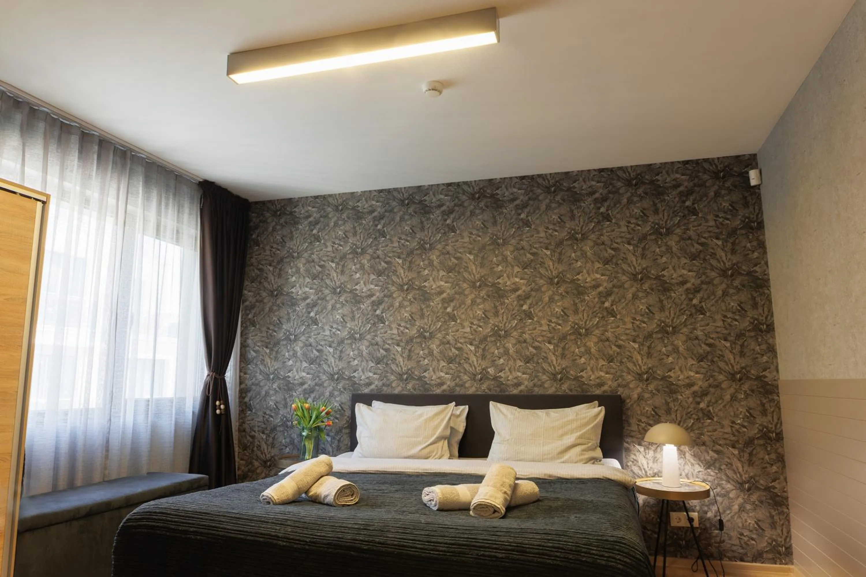 Bed in City Center Apartments with Parking