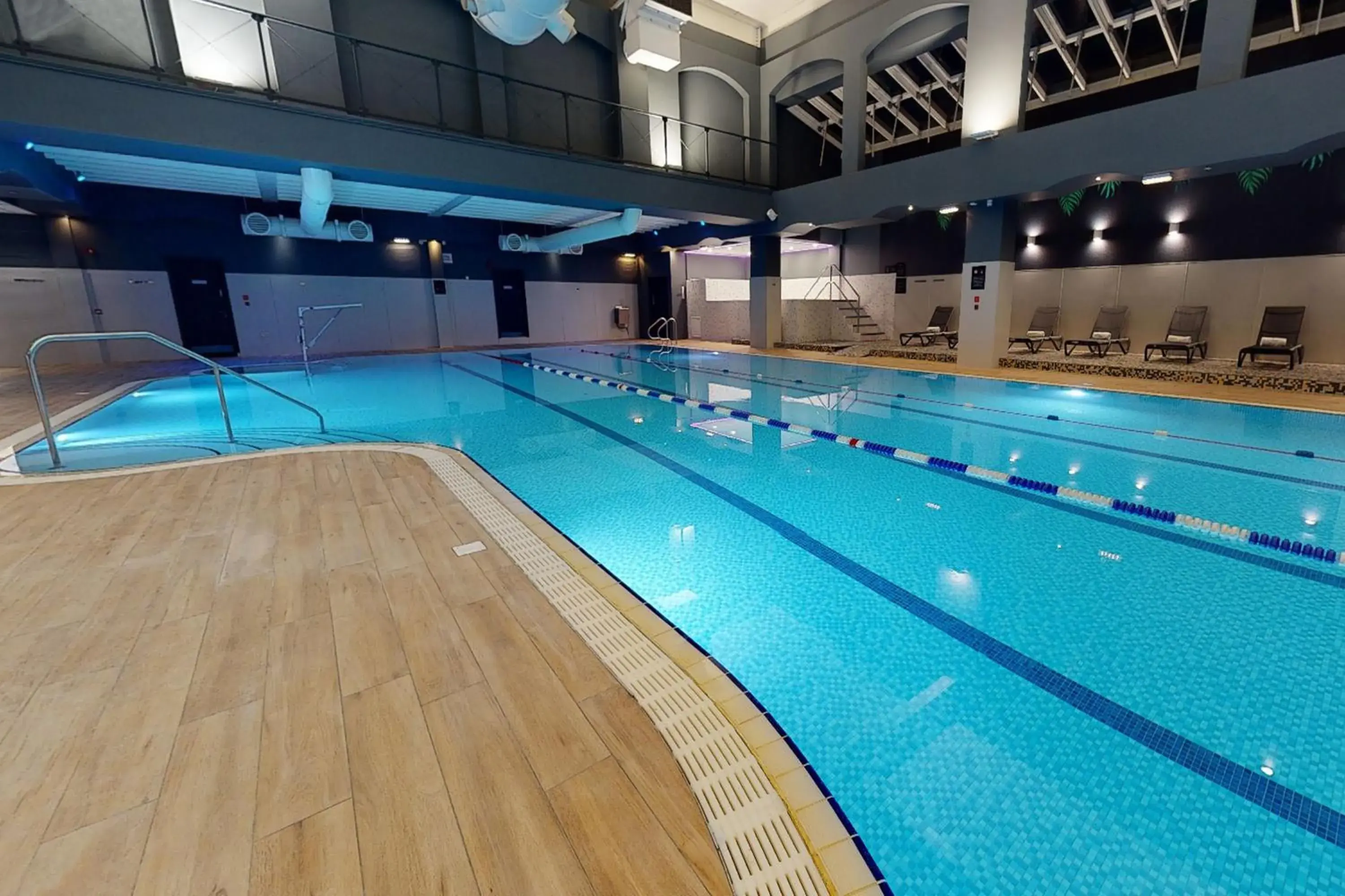 Swimming pool in Village Hotel Maidstone Swimming pool in Village Hotel Maidstone