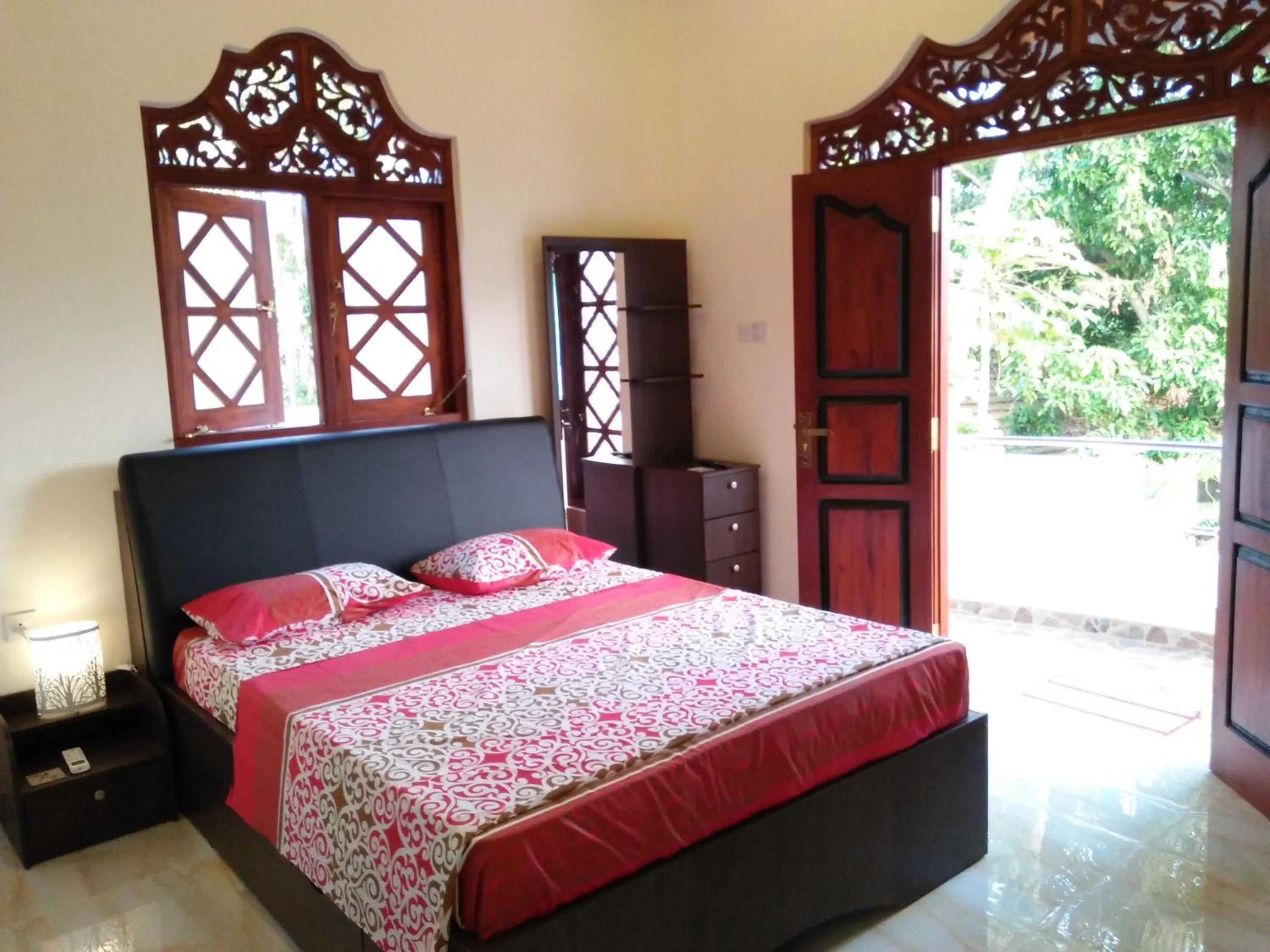 Photo of the whole room, Bed in White Elephant Villa & Restaurant