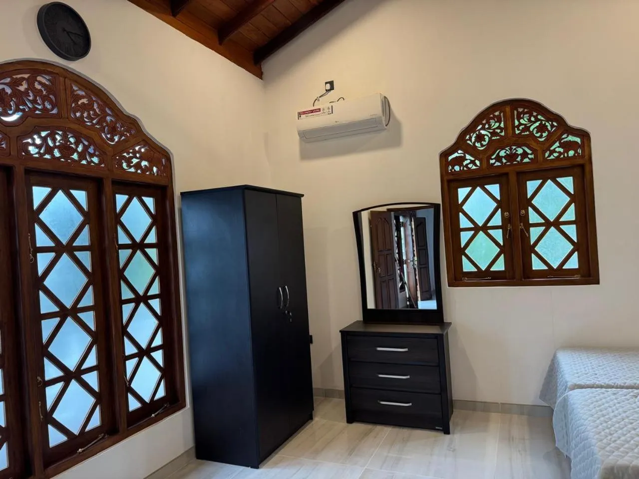 wardrobe in White Elephant Villa & Restaurant