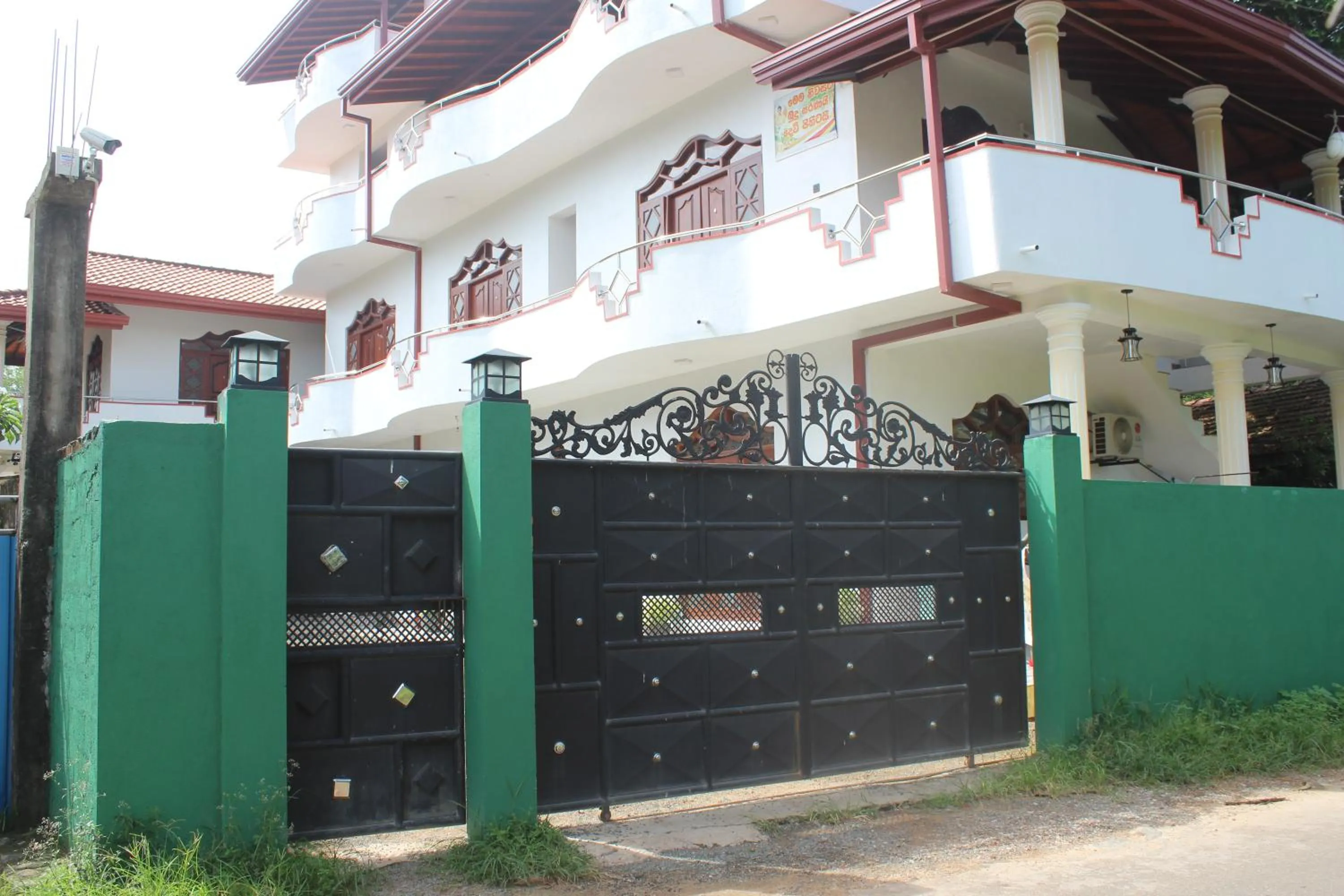 Property building in White Elephant Villa & Restaurant