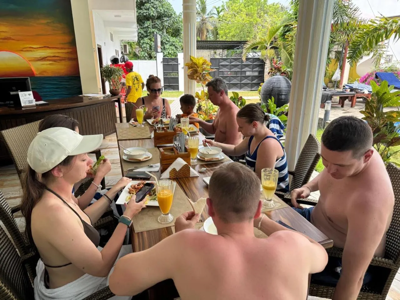 Restaurant/places to eat in White Elephant Villa & Restaurant