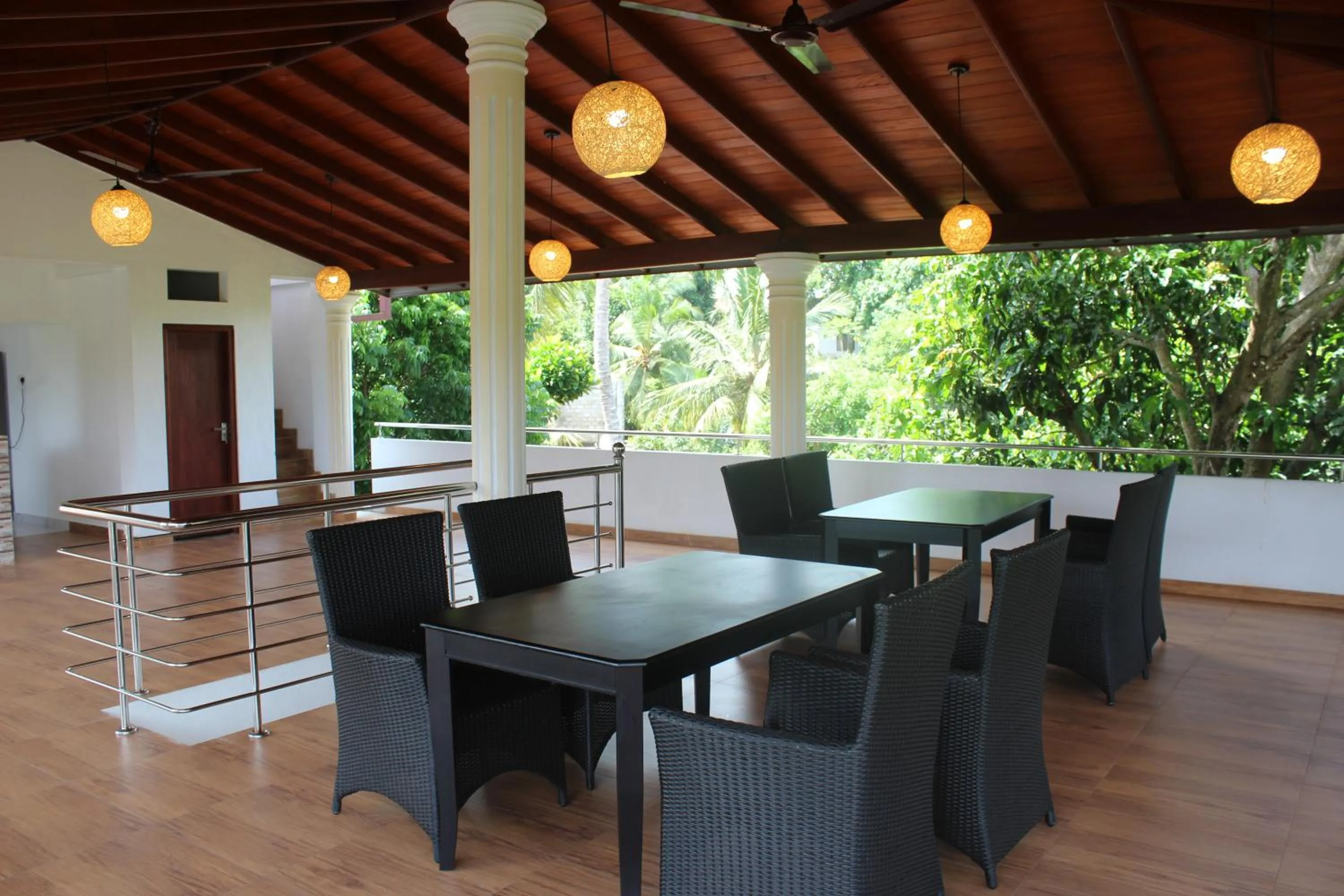 Restaurant/places to eat in White Elephant Villa & Restaurant