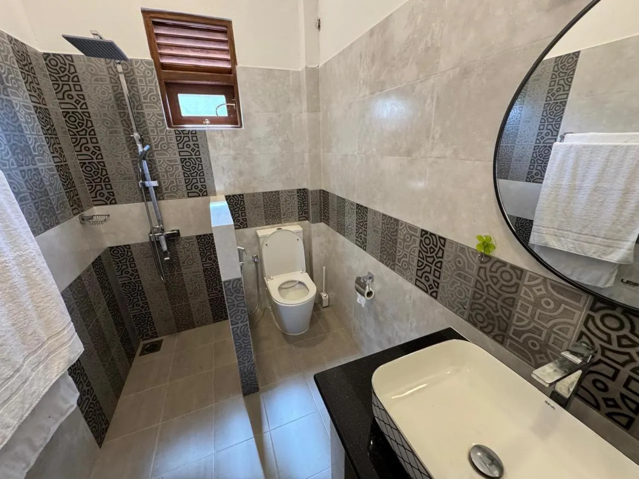 Shower in White Elephant Villa & Restaurant