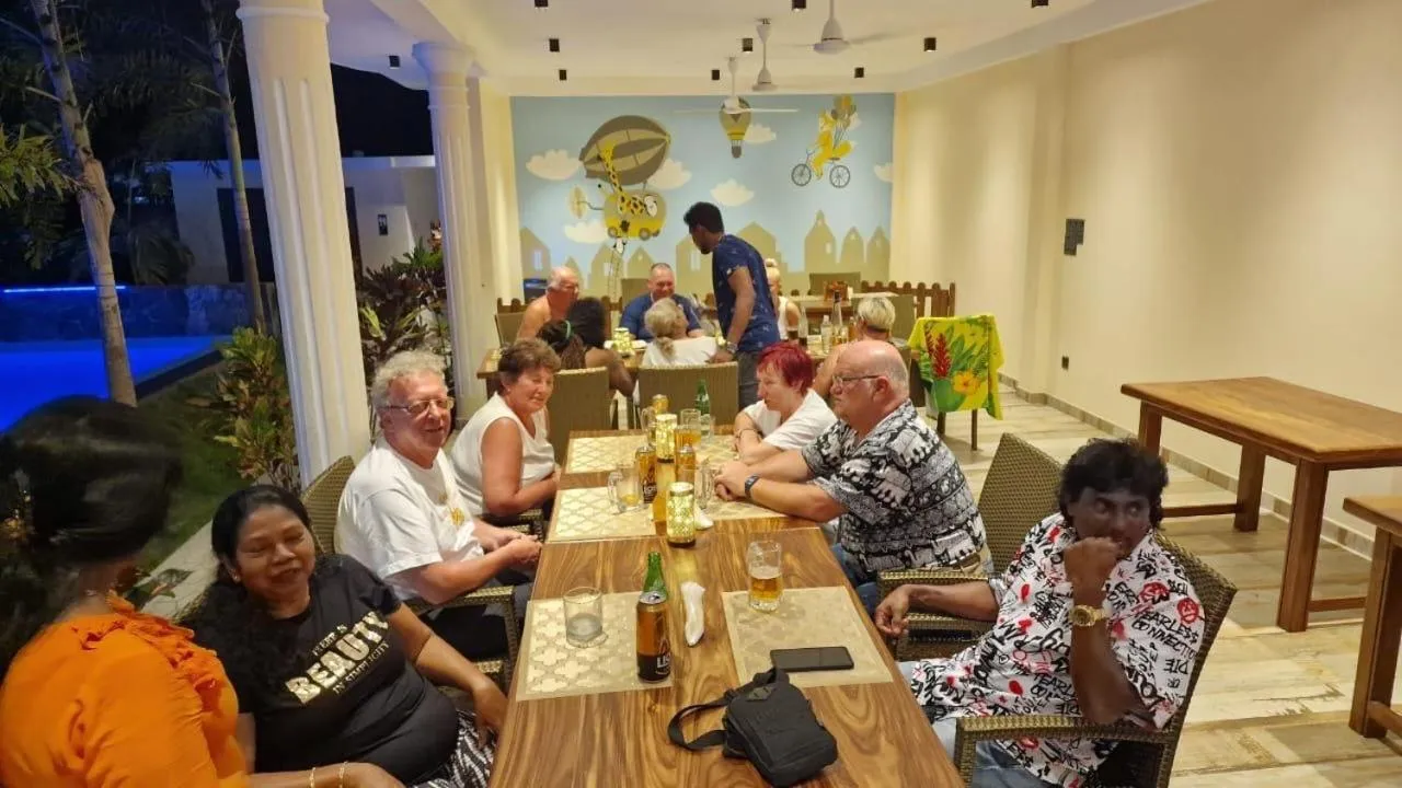 Restaurant/places to eat in White Elephant Villa & Restaurant