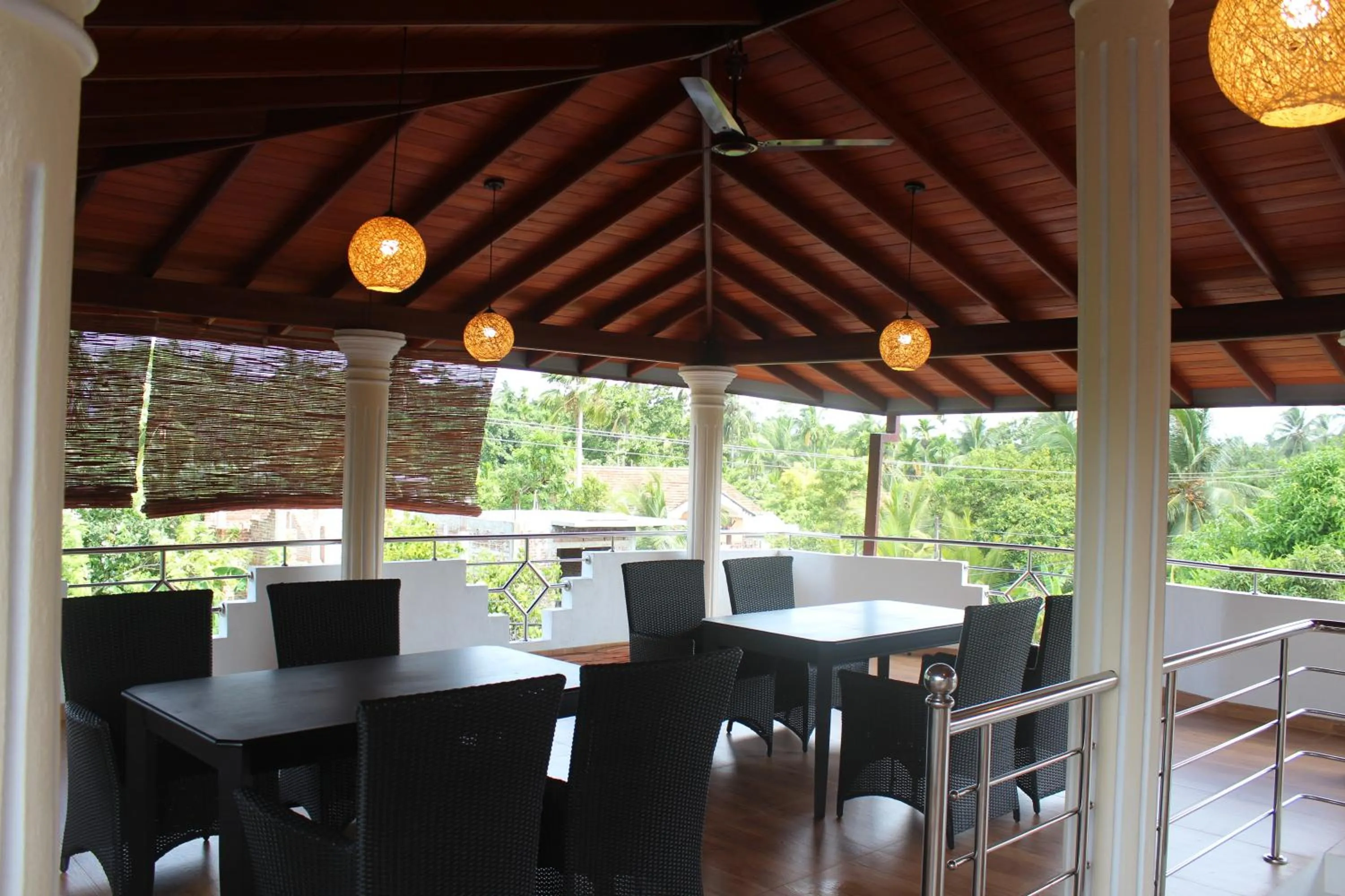 Restaurant/places to eat in White Elephant Villa & Restaurant
