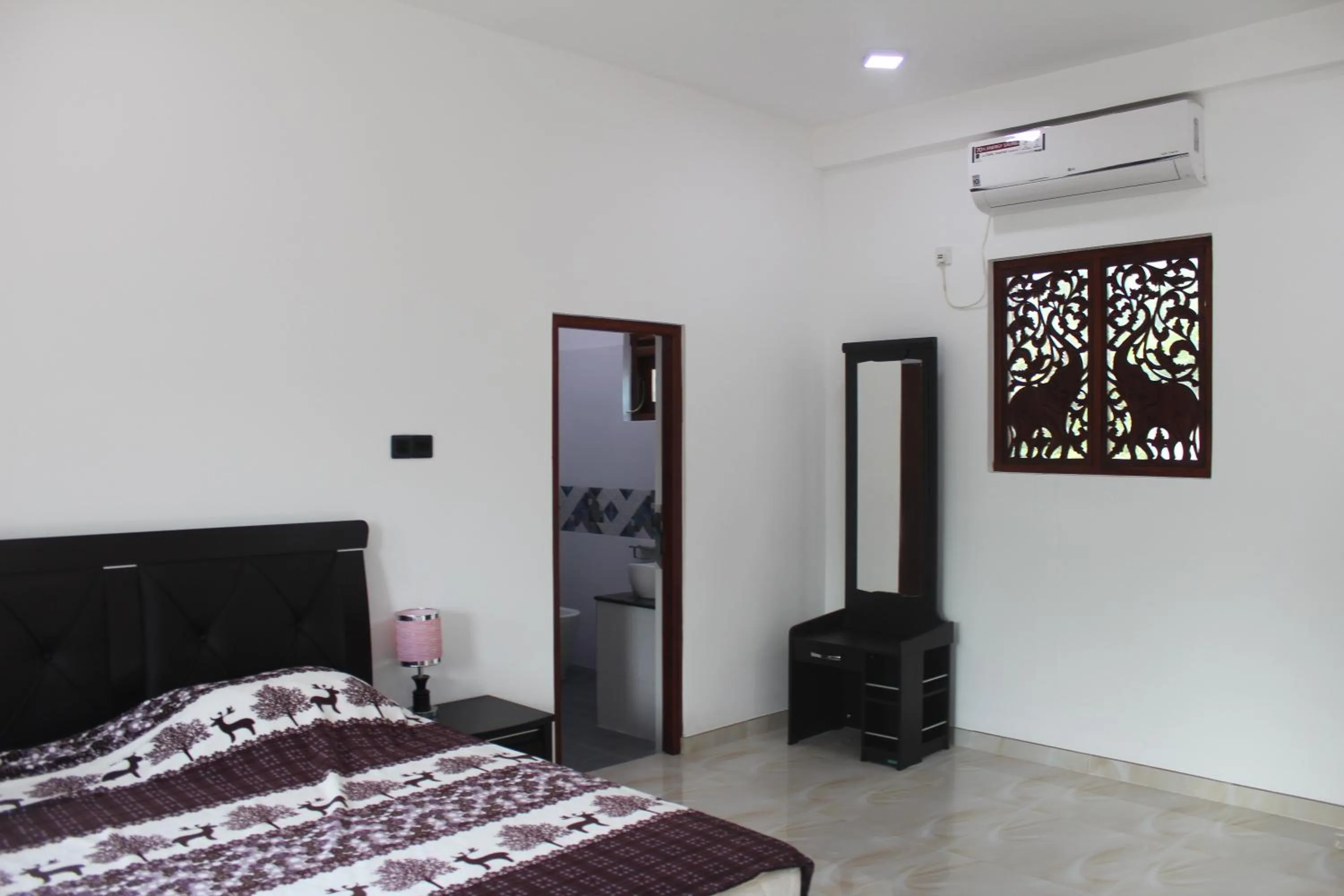 Bedroom, Bed in White Elephant Villa & Restaurant