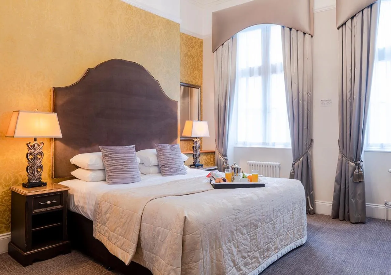 Bed in Dukes Head Hotel Kings Lynn