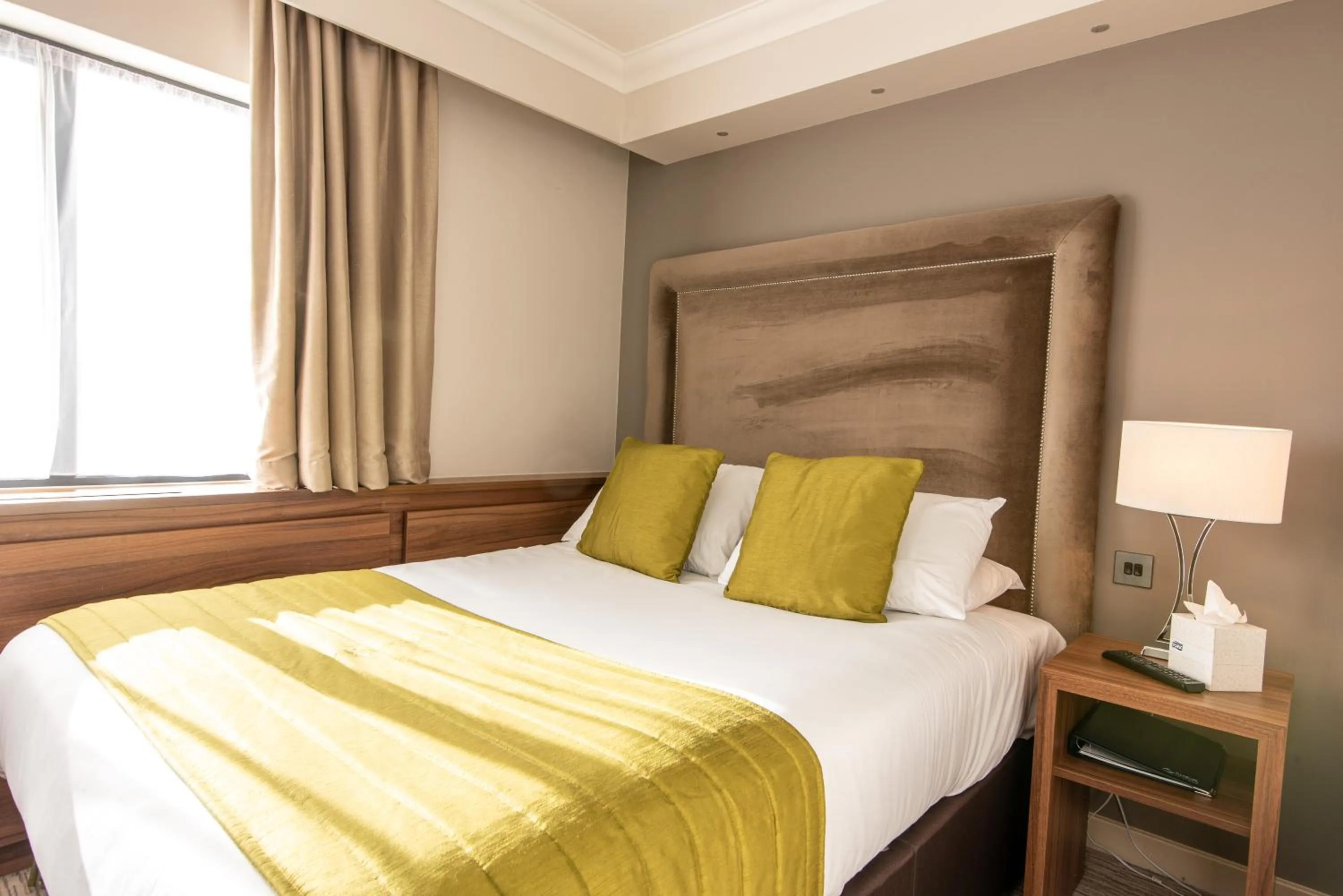 Bed in Dukes Head Hotel Kings Lynn