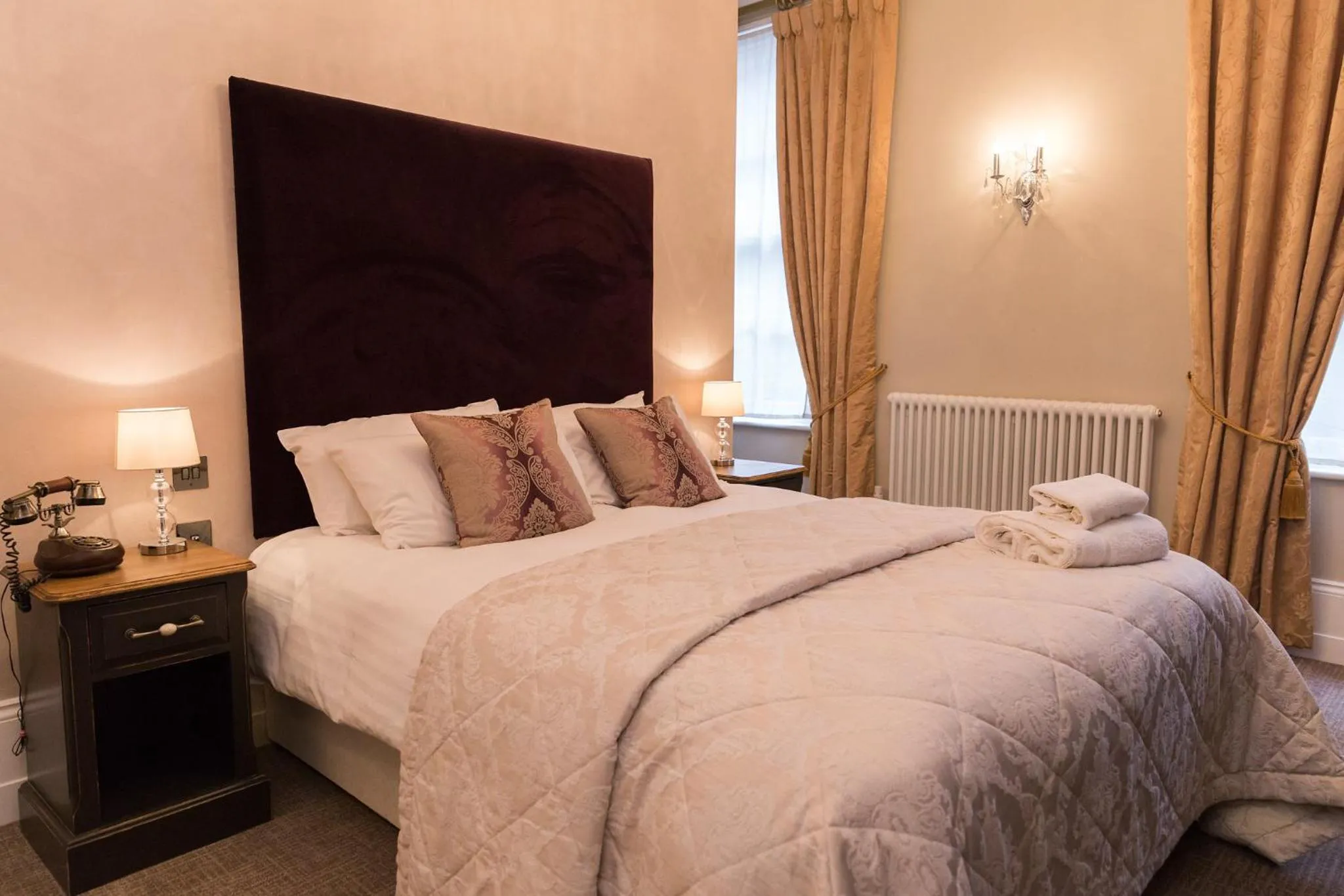 Bed in Dukes Head Hotel Kings Lynn