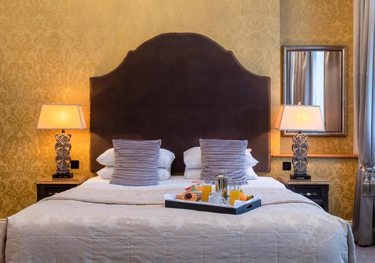 Bed in Dukes Head Hotel Kings Lynn