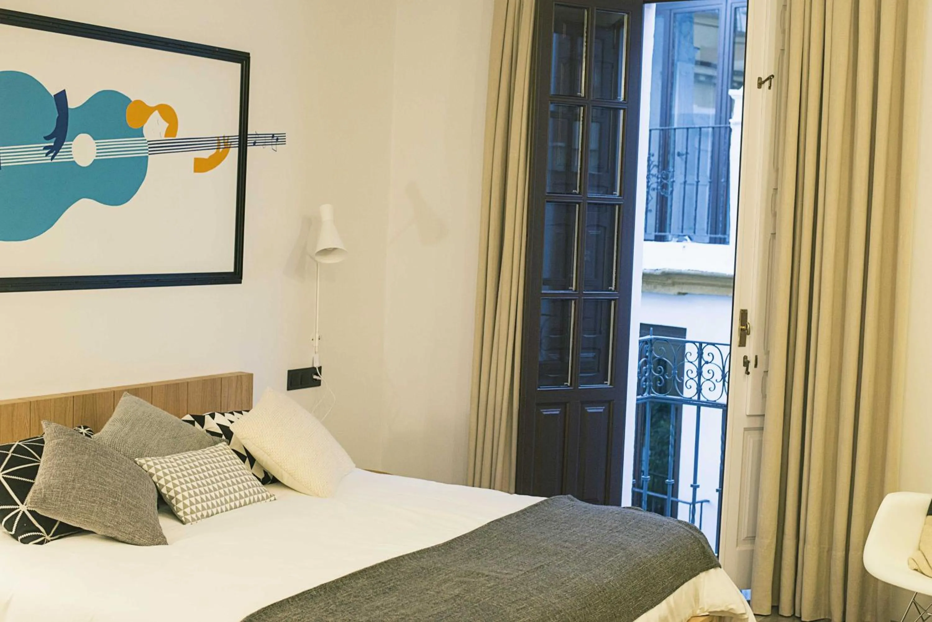 Shower, Bed in Welldone Cathedral