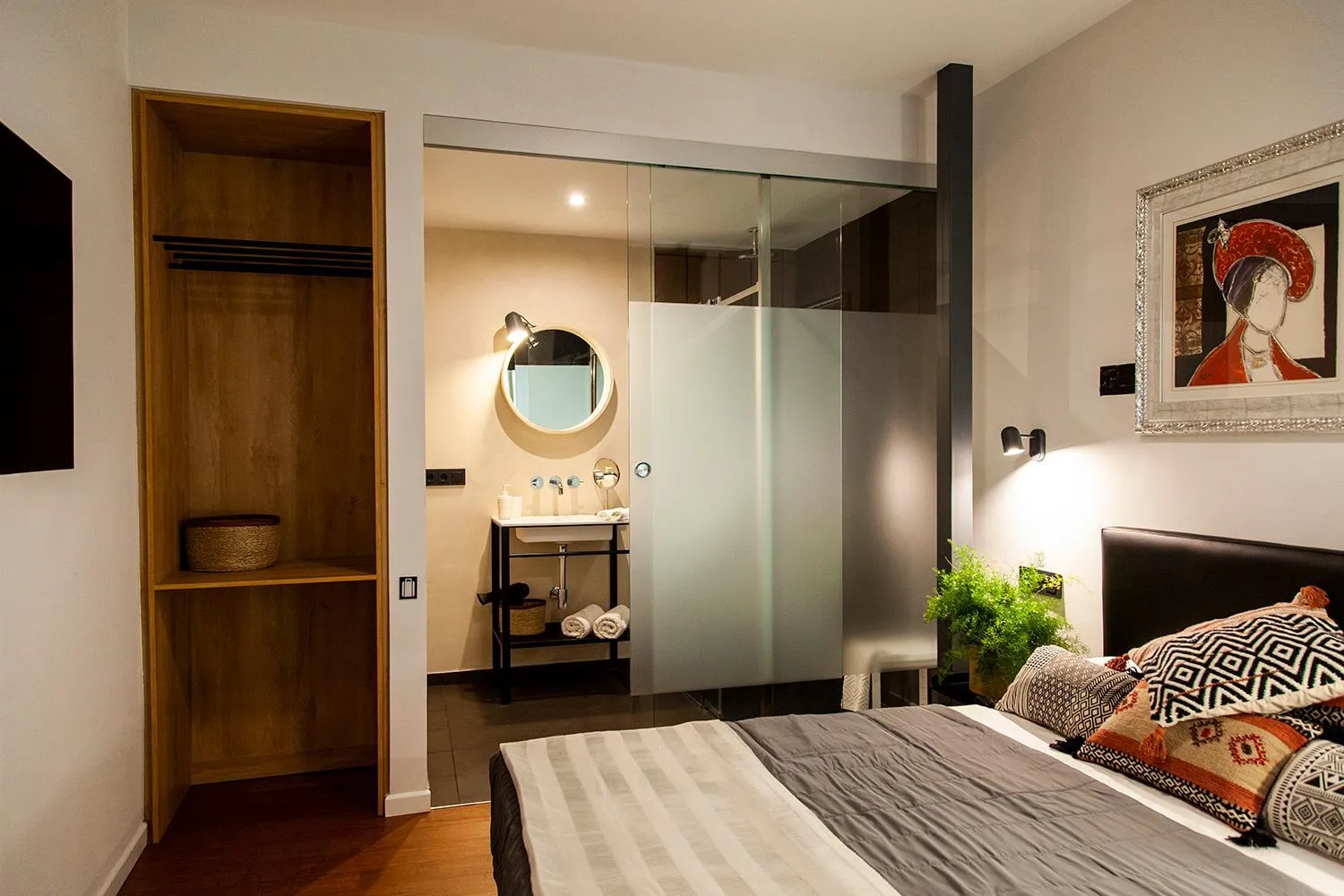 Bedroom, Bed in Welldone Cathedral