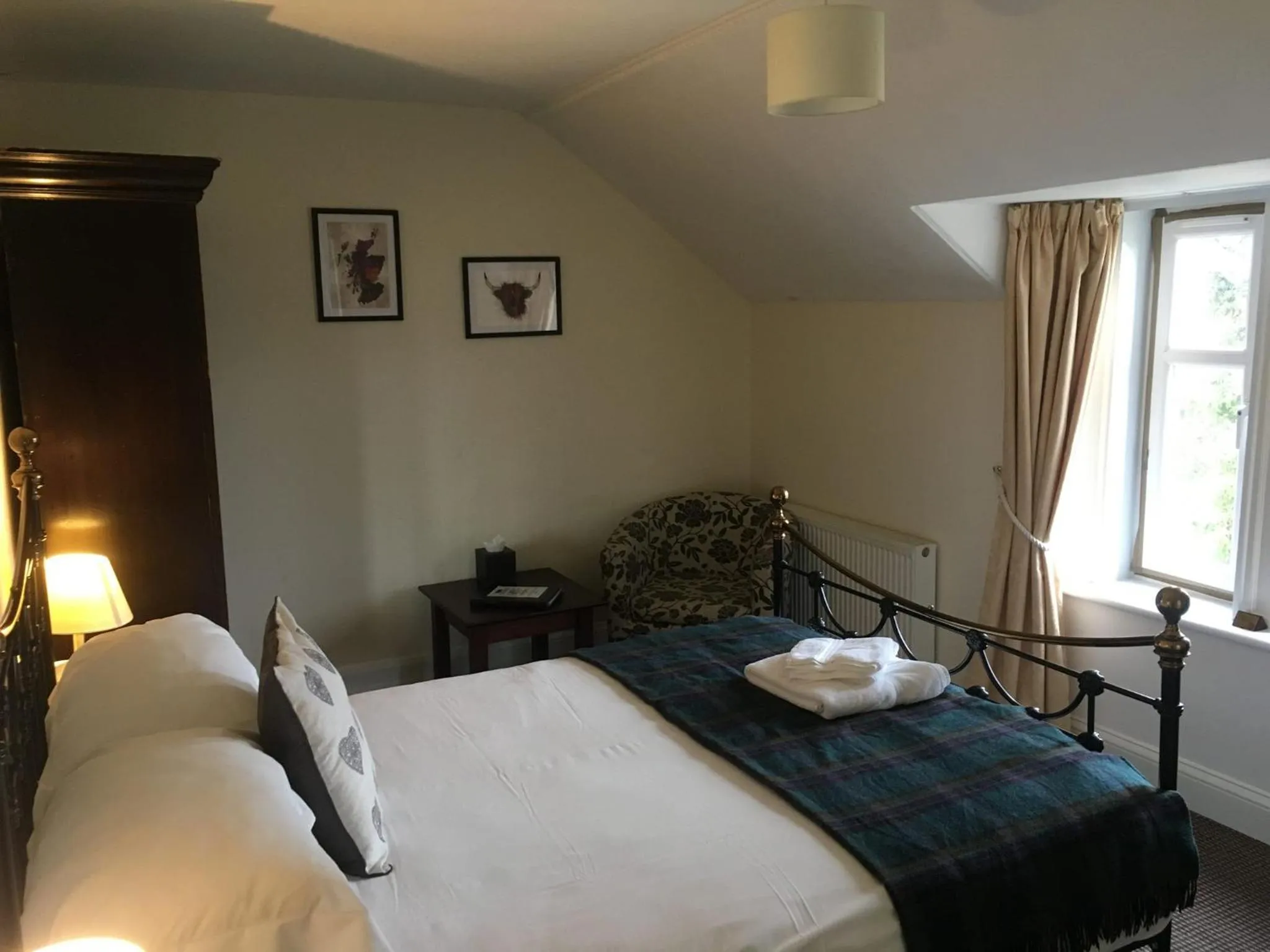 Garden view, Bed in Loch Shiel Hotel