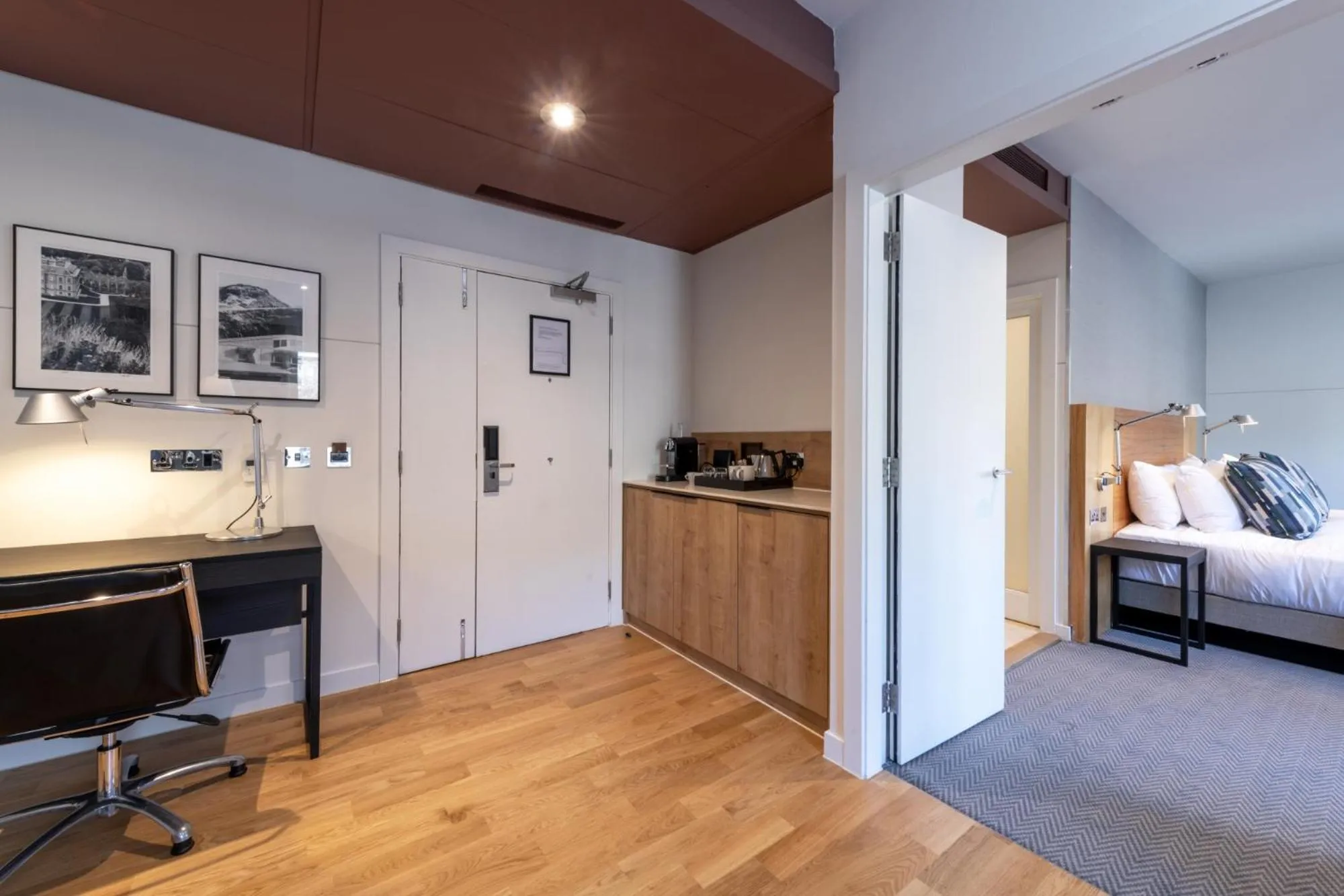 Coffee/tea facilities, Bed in Apex City of Edinburgh Hotel