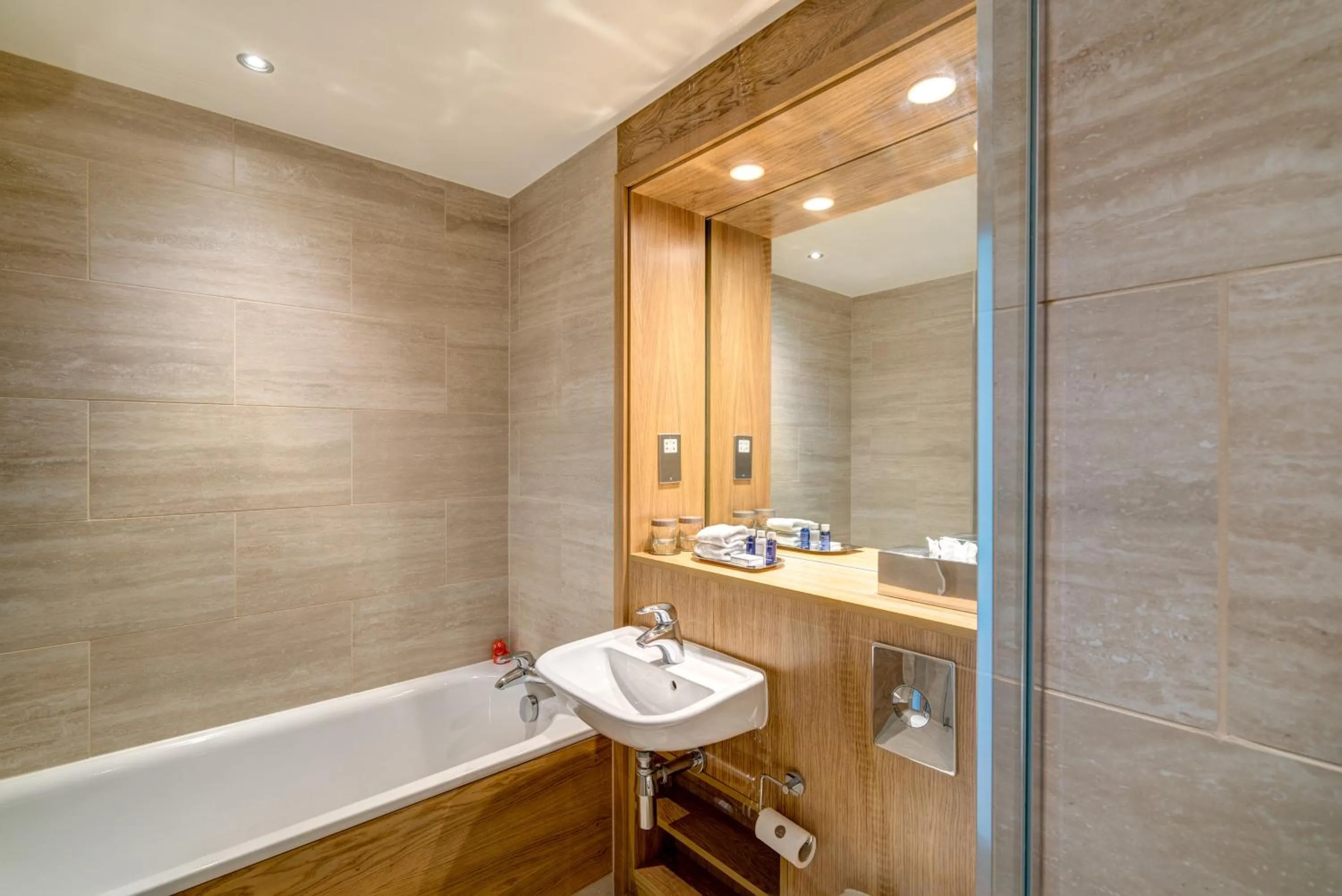Shower in Apex City Quay Hotel & Spa