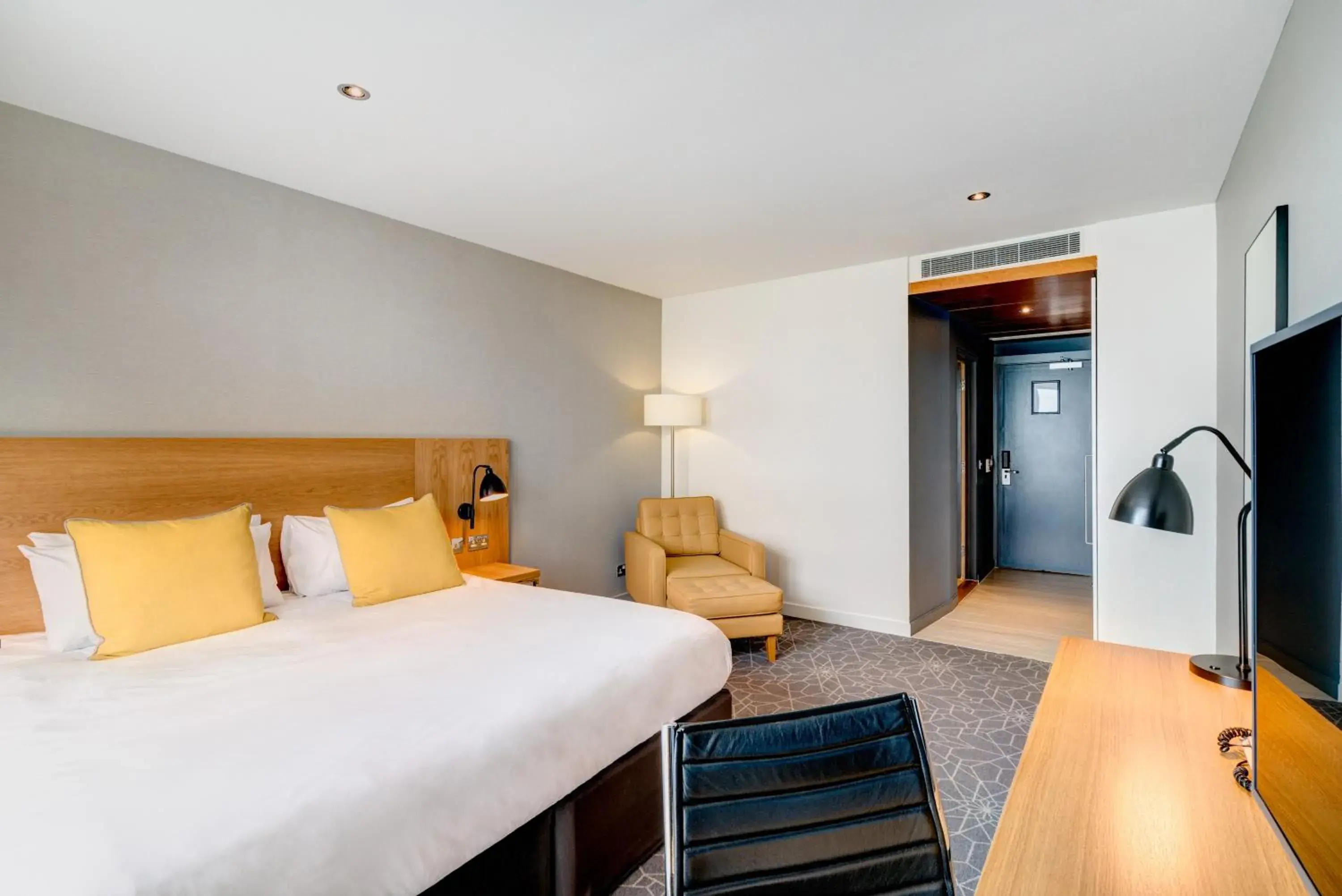 Quay View Double Room in Apex City Quay Hotel & Spa Quay View Double Room in Apex City Quay Hotel & Spa