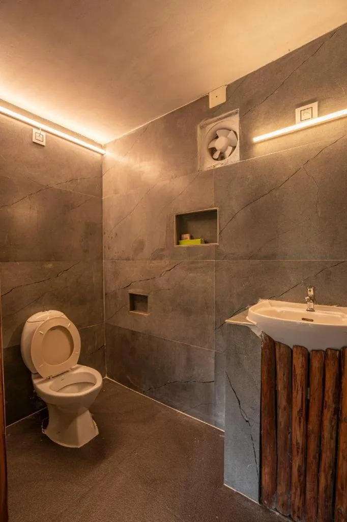 Toilet in Deshadan Eco Valley Resort - An Eco friendly Mud House