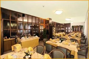 Restaurant/places to eat in Park Hotel Galileo