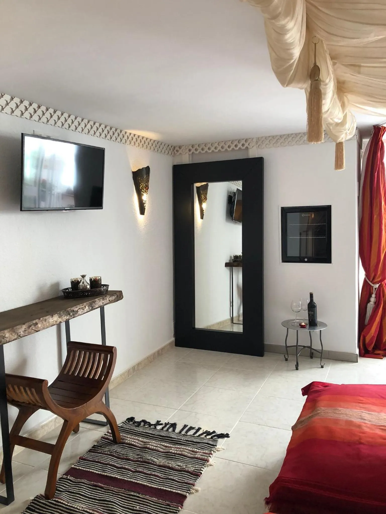 Bed in Villa Breeze Boutique Guest Rooms, Marbella