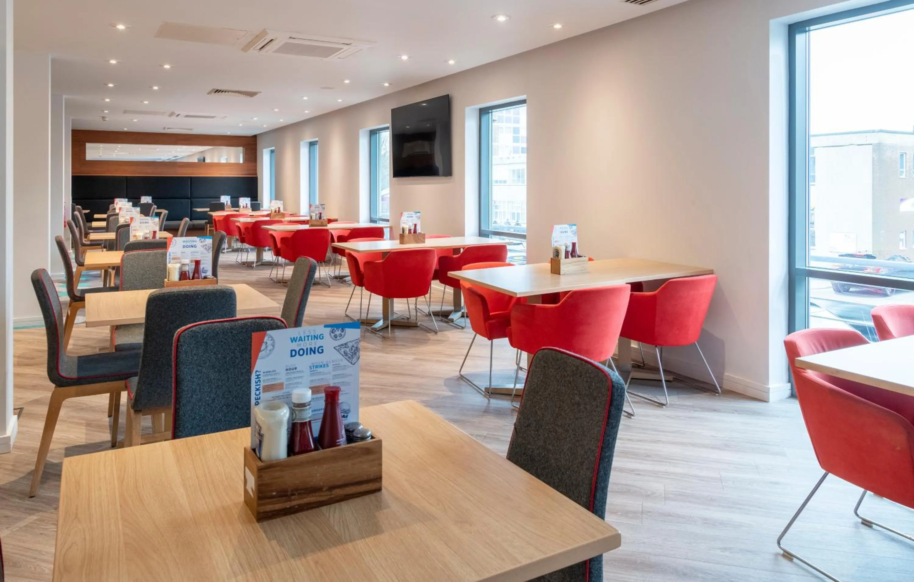 Restaurant/places to eat in Holiday Inn Express Stevenage by IHG
