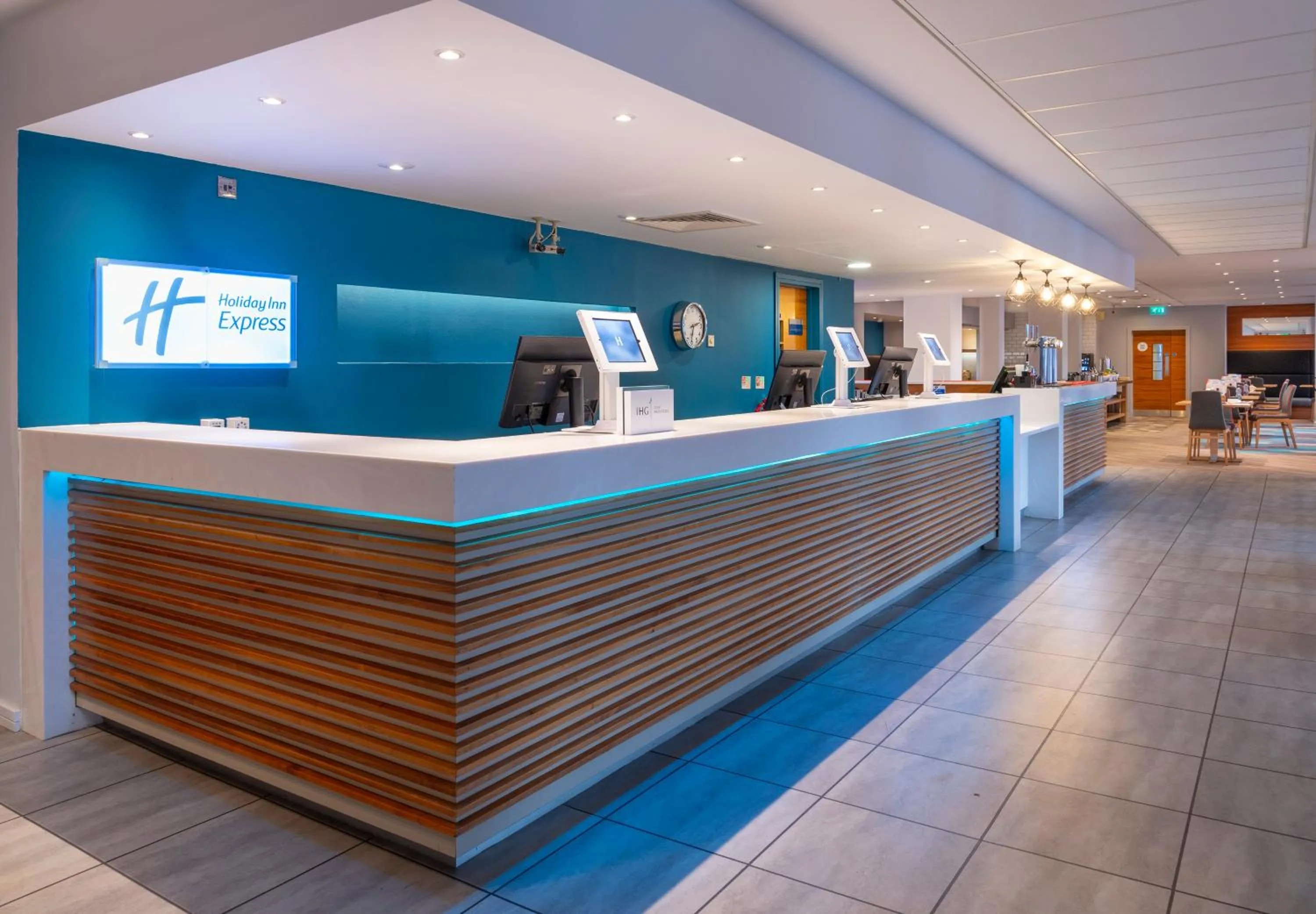 Lobby or reception in Holiday Inn Express Stevenage by IHG