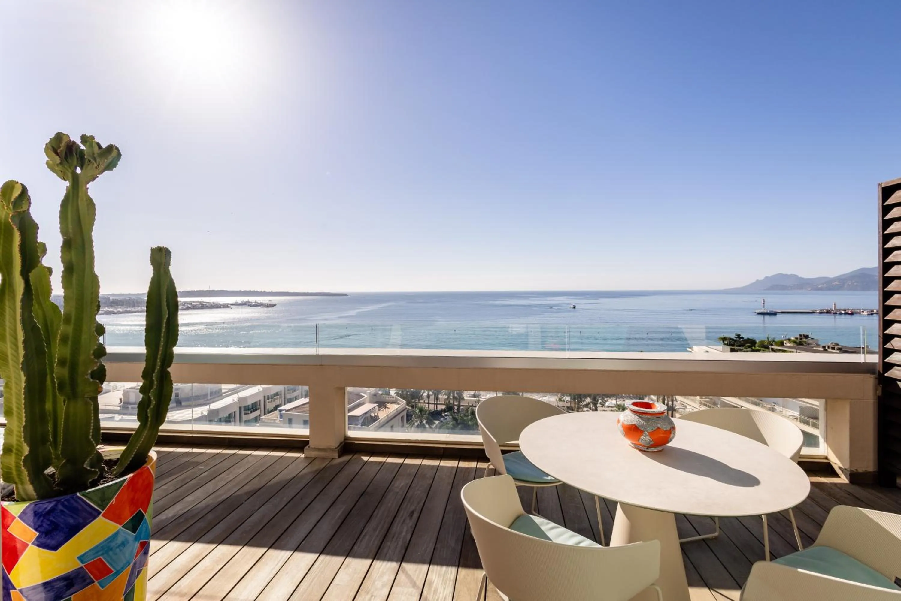 Natural landscape in Mondrian Cannes