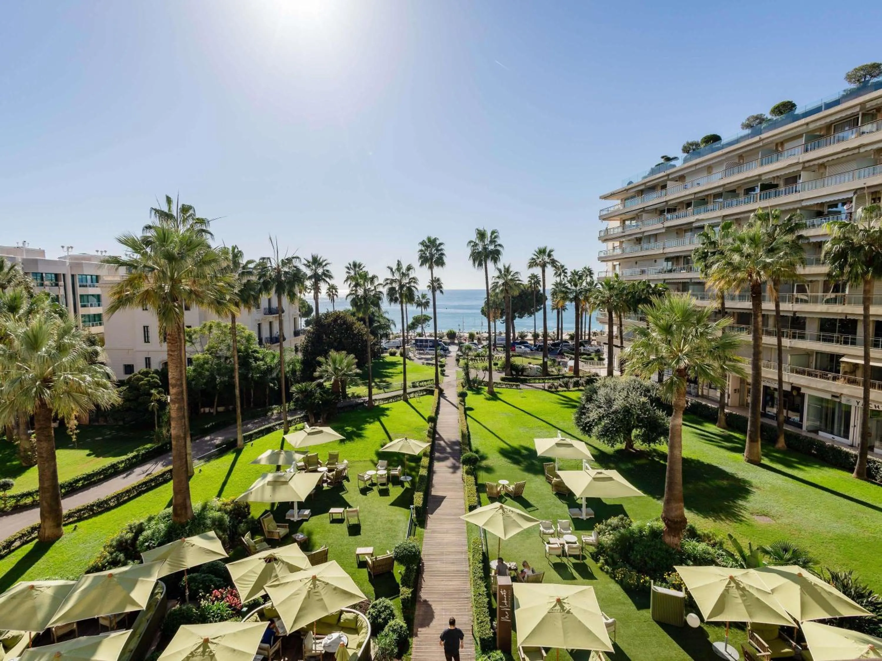 Bedroom in Mondrian Cannes
