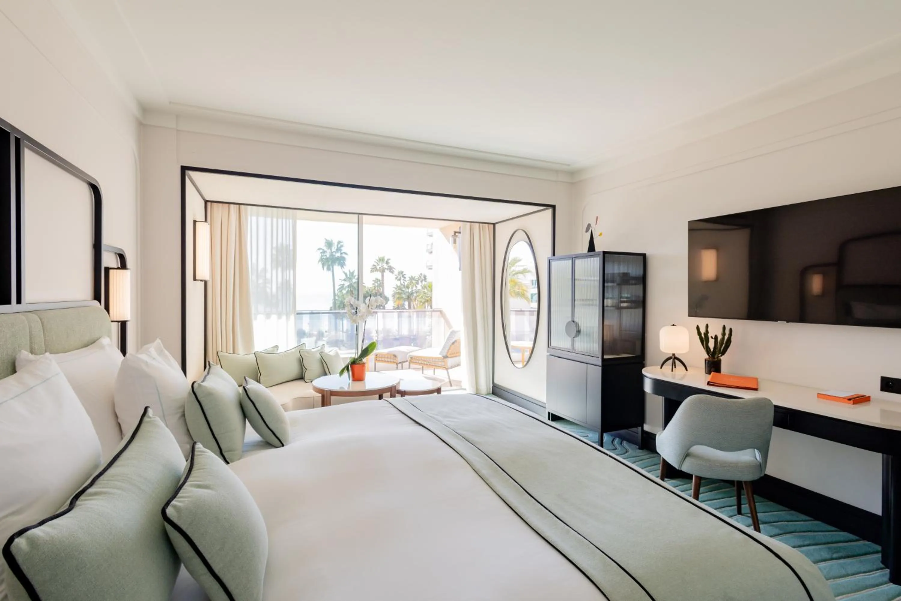 Bed in Mondrian Cannes