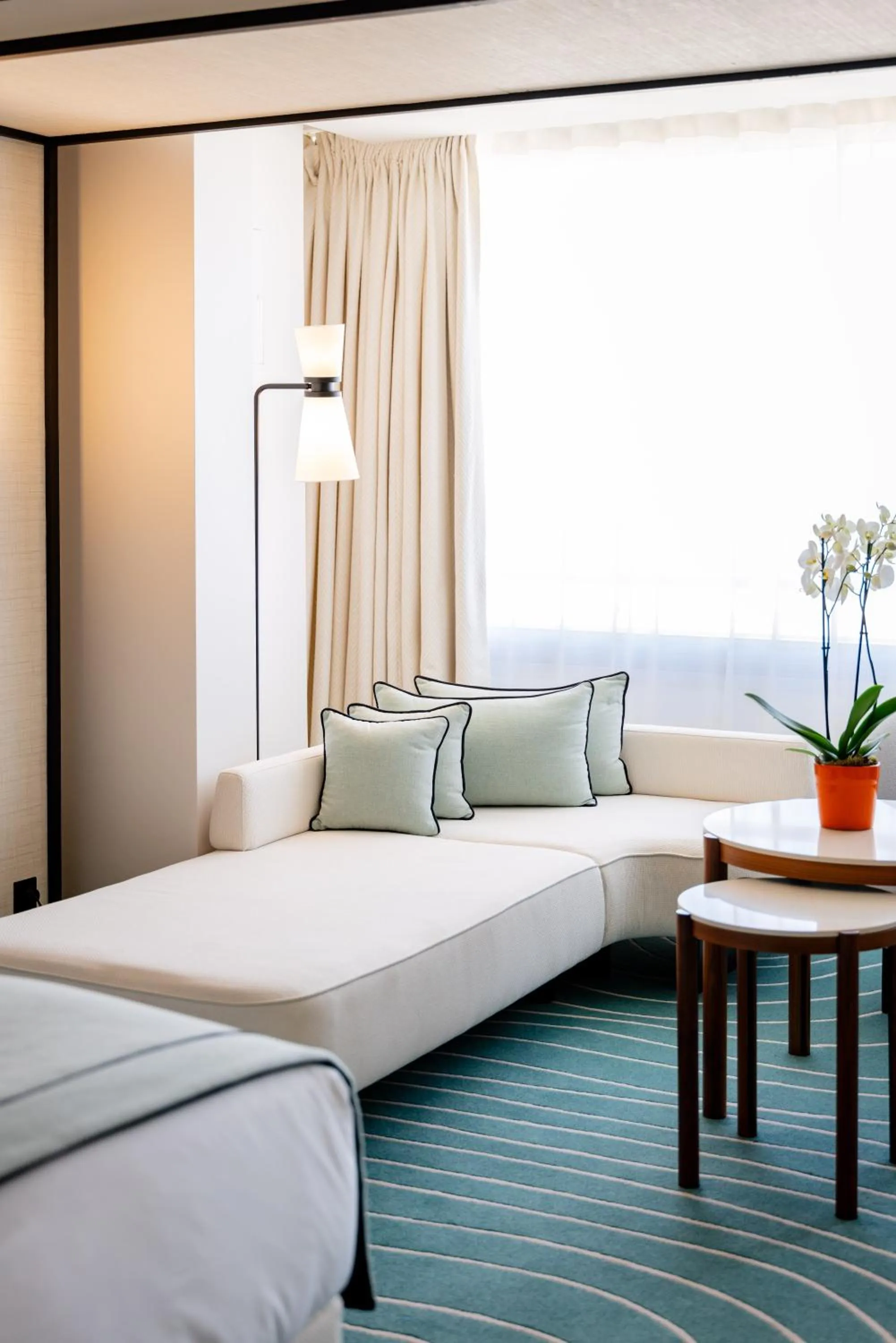 Seating area, Bed in Mondrian Cannes