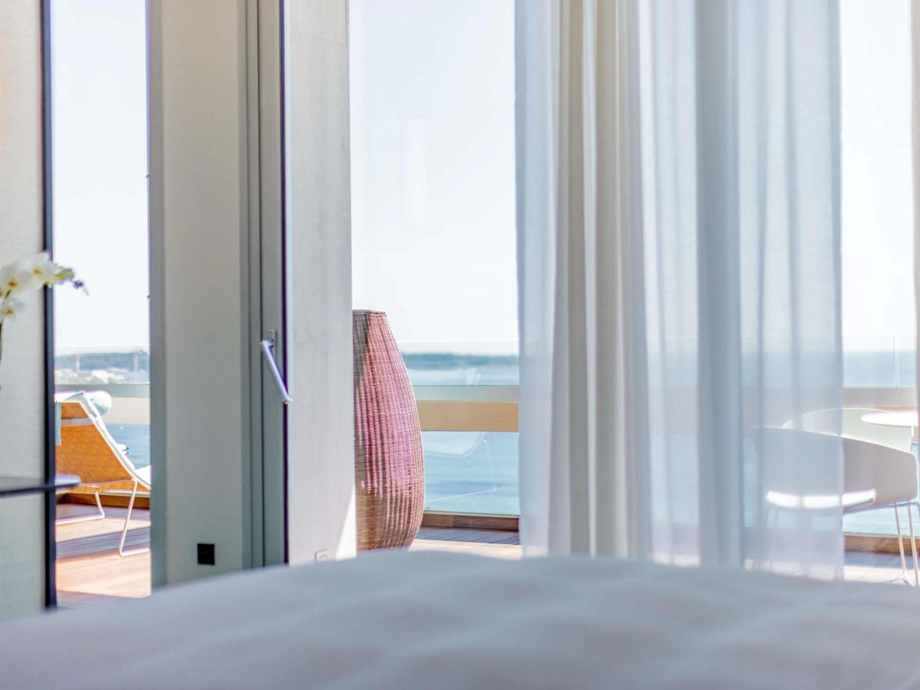 Bedroom, Bed in Mondrian Cannes